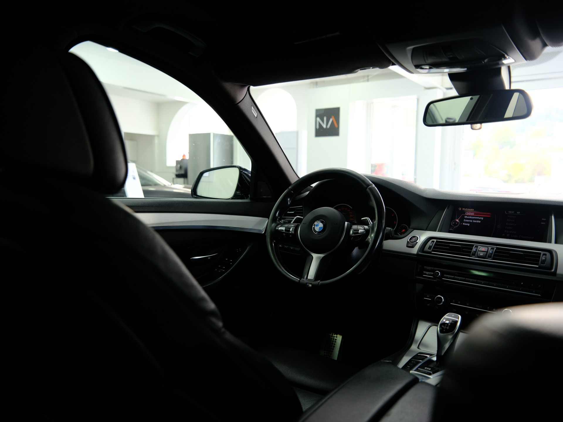 BMW M550d xDrive Steptronic *360° Kamera* *Memory Sitze*-image-22