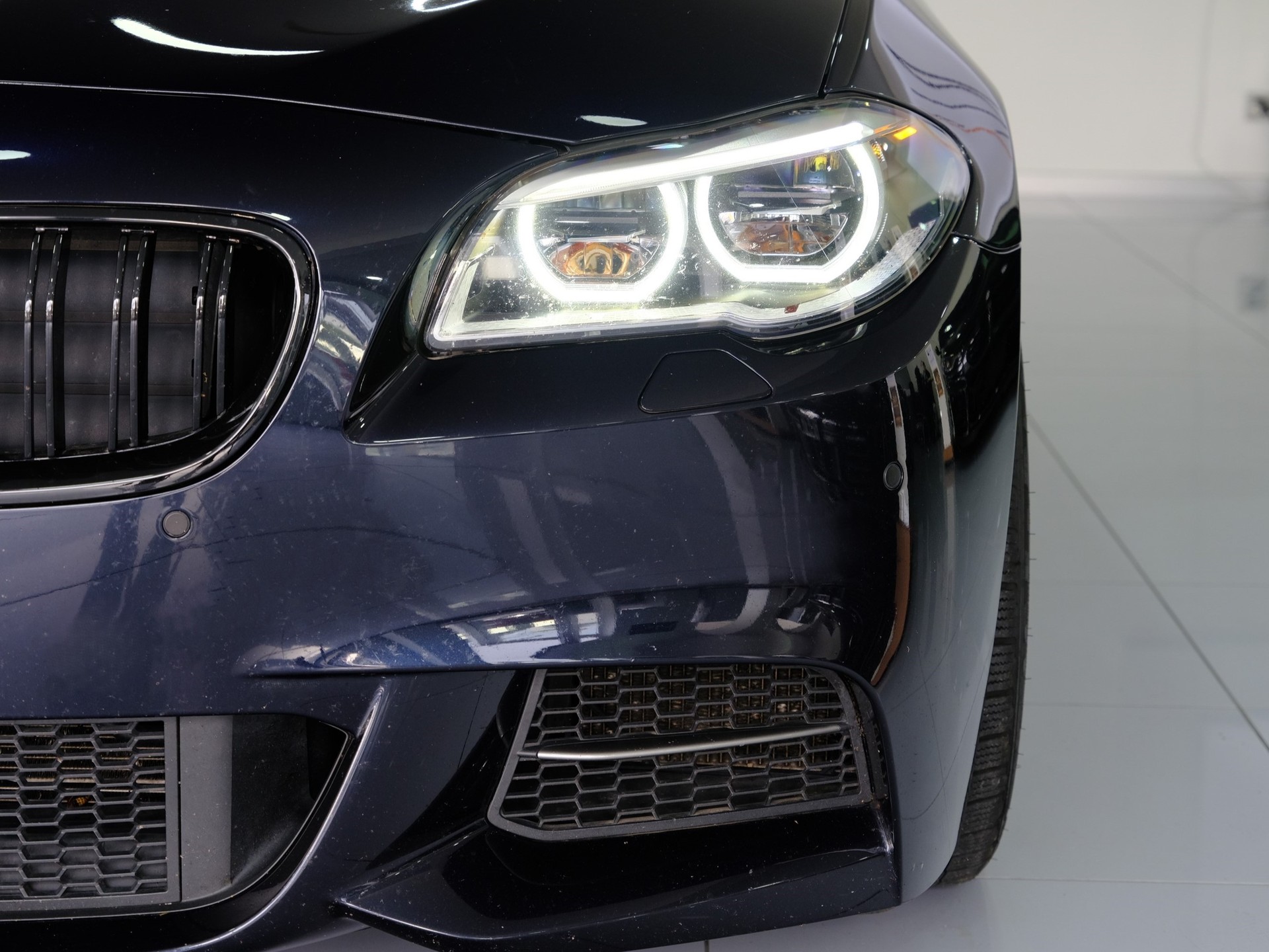 BMW M550d xDrive Steptronic *360° Kamera* *Memory Sitze*-image-11