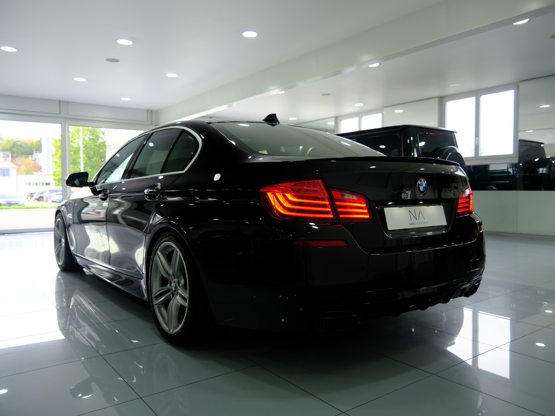 BMW M550d xDrive Steptronic *360° Kamera* *Memory Sitze*-image-4