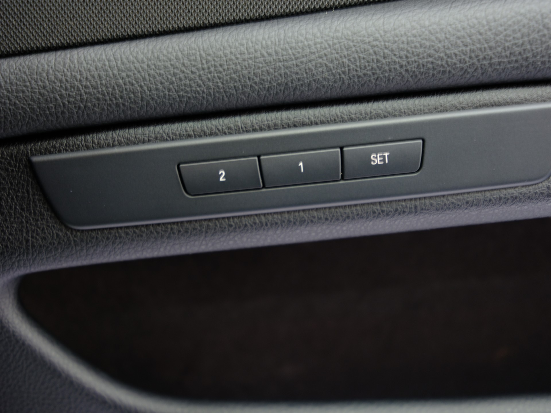 BMW M550d xDrive Steptronic *360° Kamera* *Memory Sitze*-image-19