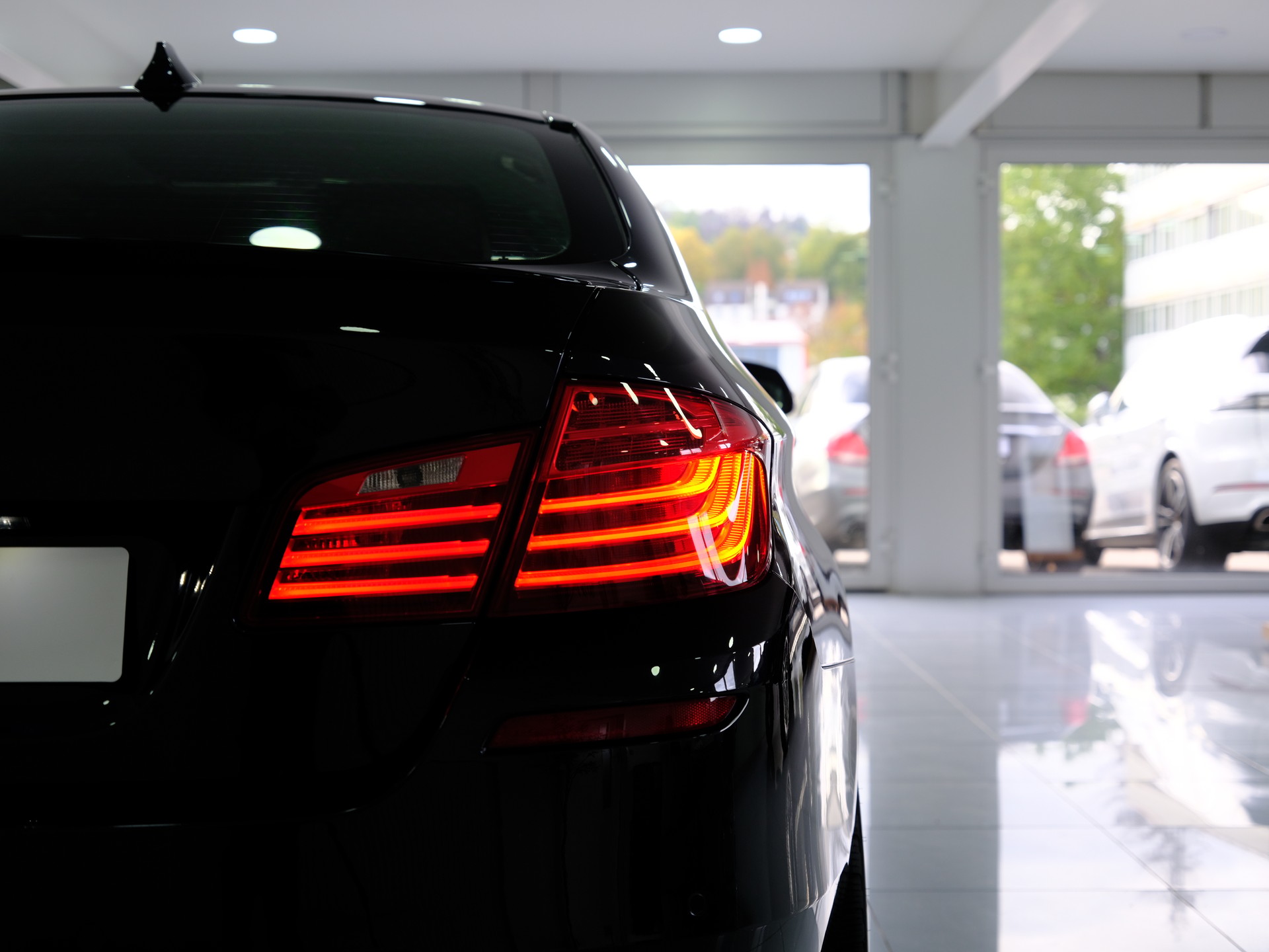 BMW M550d xDrive Steptronic *360° Kamera* *Memory Sitze*-image-10