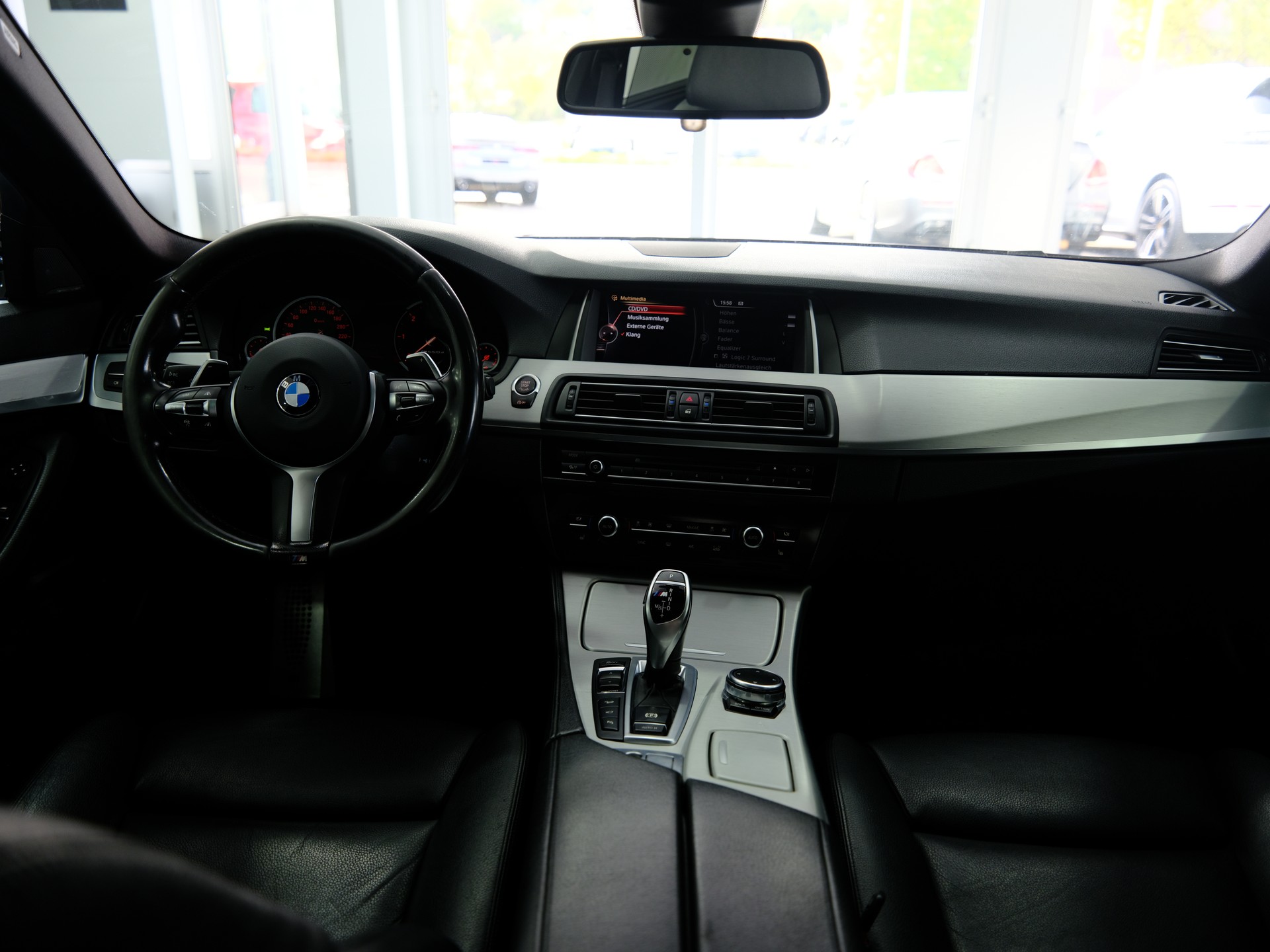 BMW M550d xDrive Steptronic *360° Kamera* *Memory Sitze*-image-25