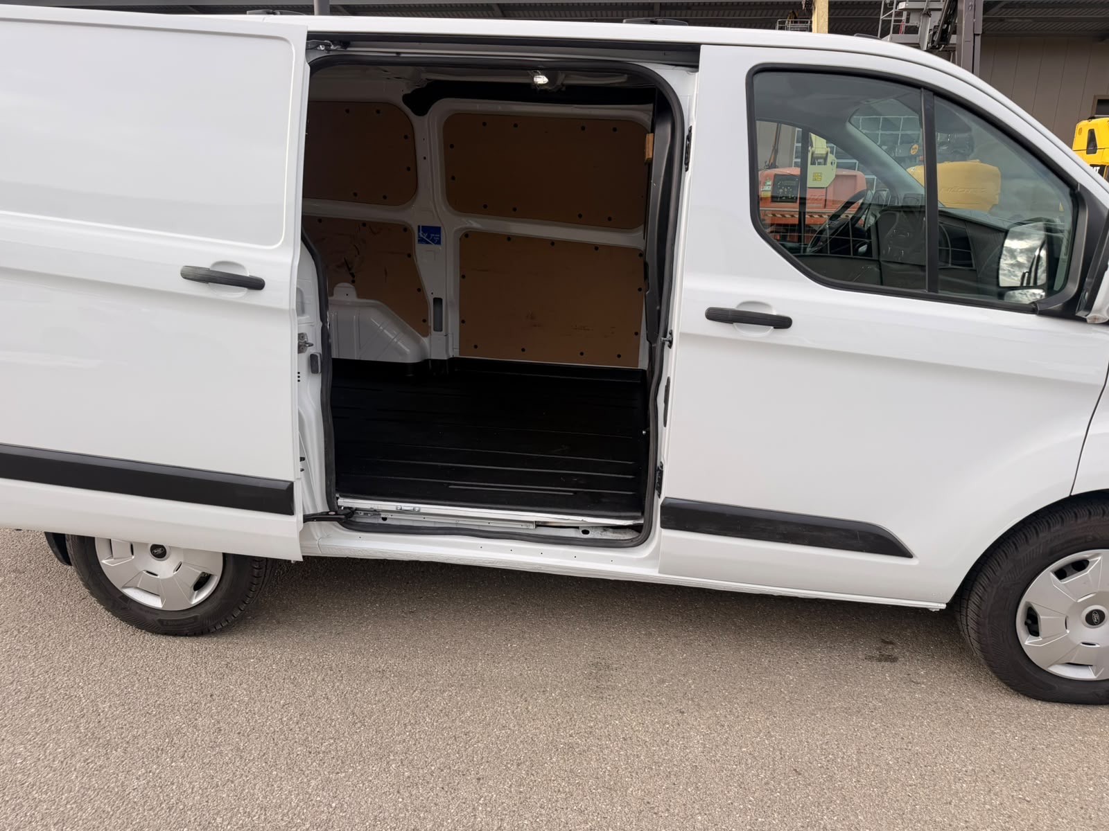 FORD Transit Custom Van 300 L1H1-image-9