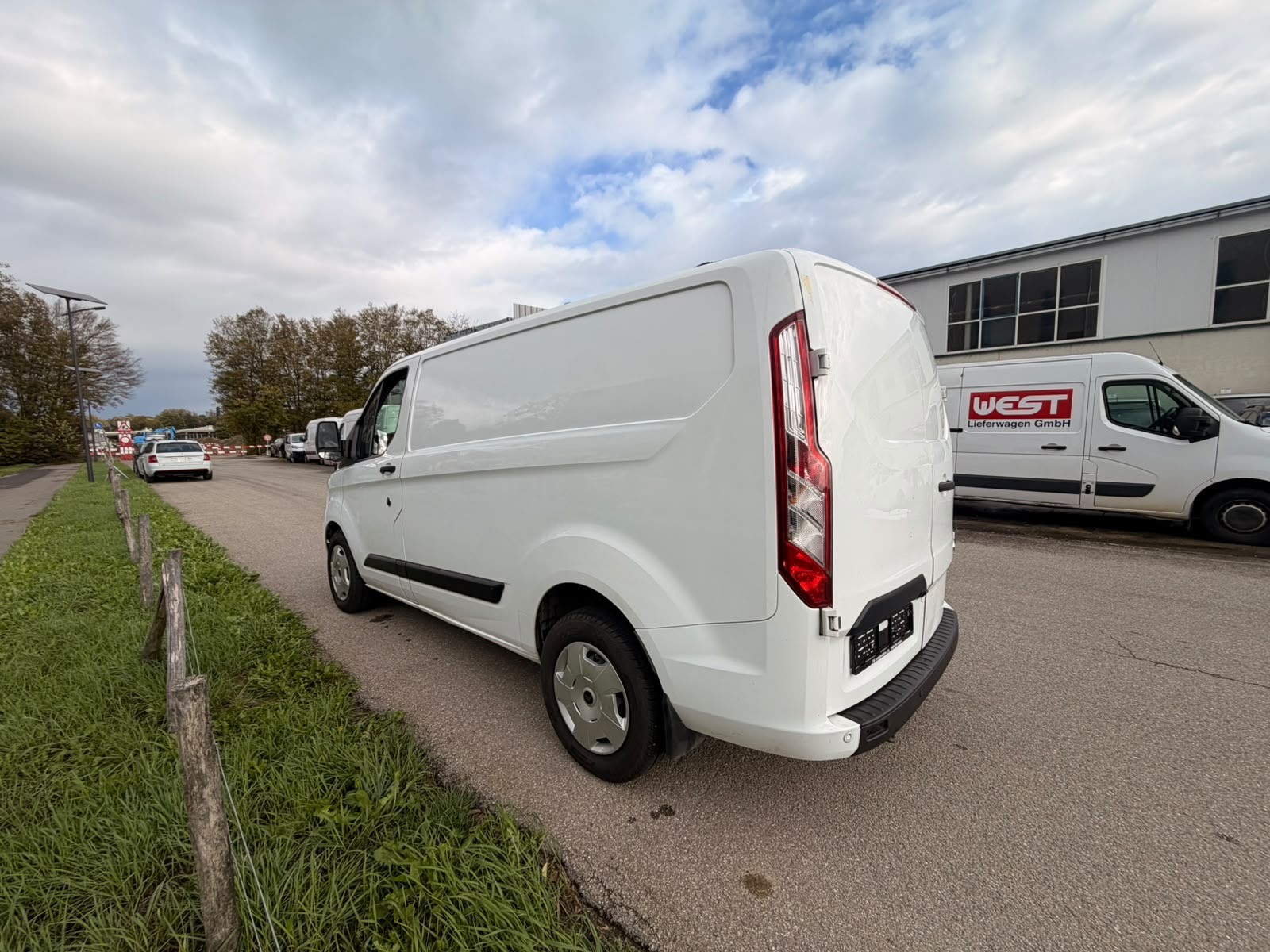 FORD Transit Custom Van 300 L1H1-image-6