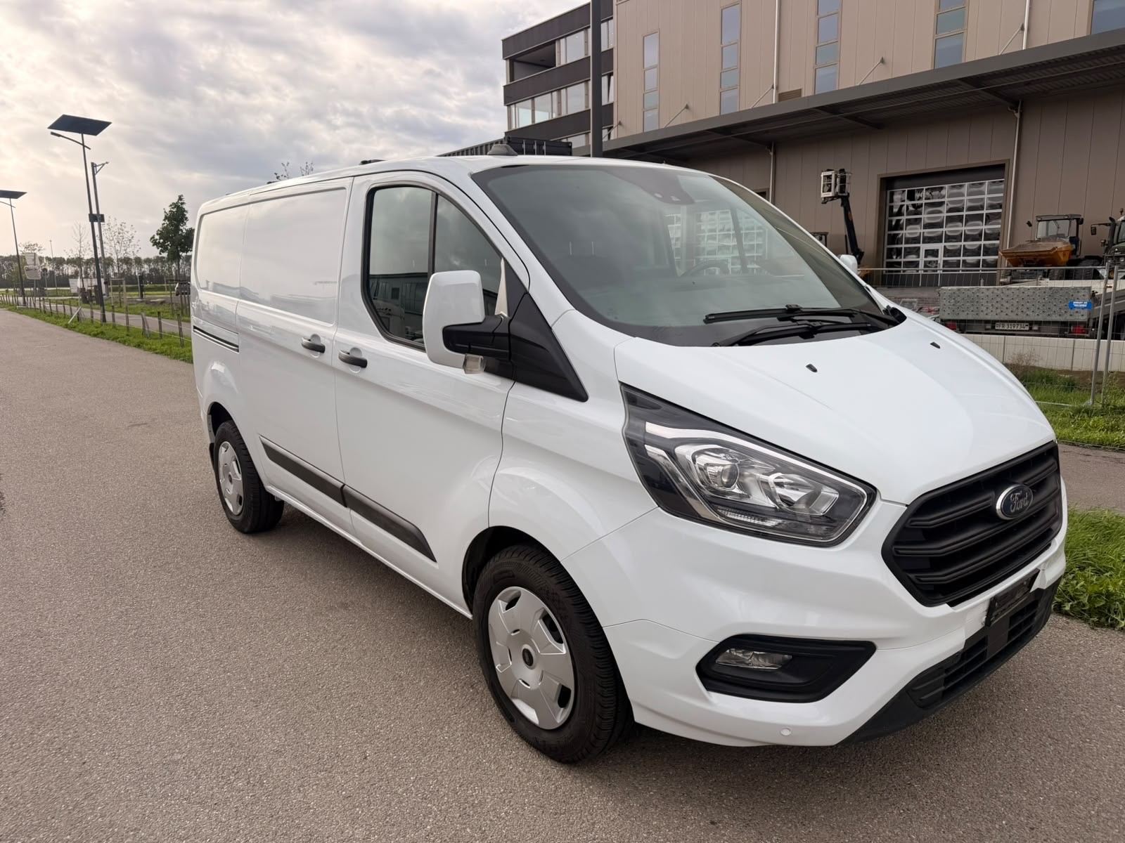 FORD Transit Custom Van 300 L1H1-image-1