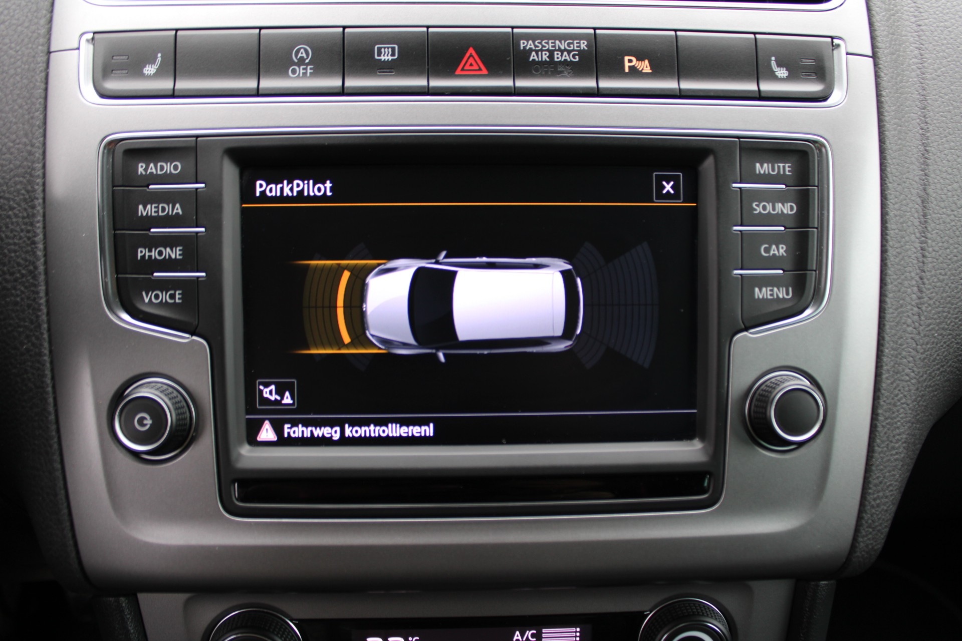 VW Polo 1.2 TSI BMT Lounge-image-11