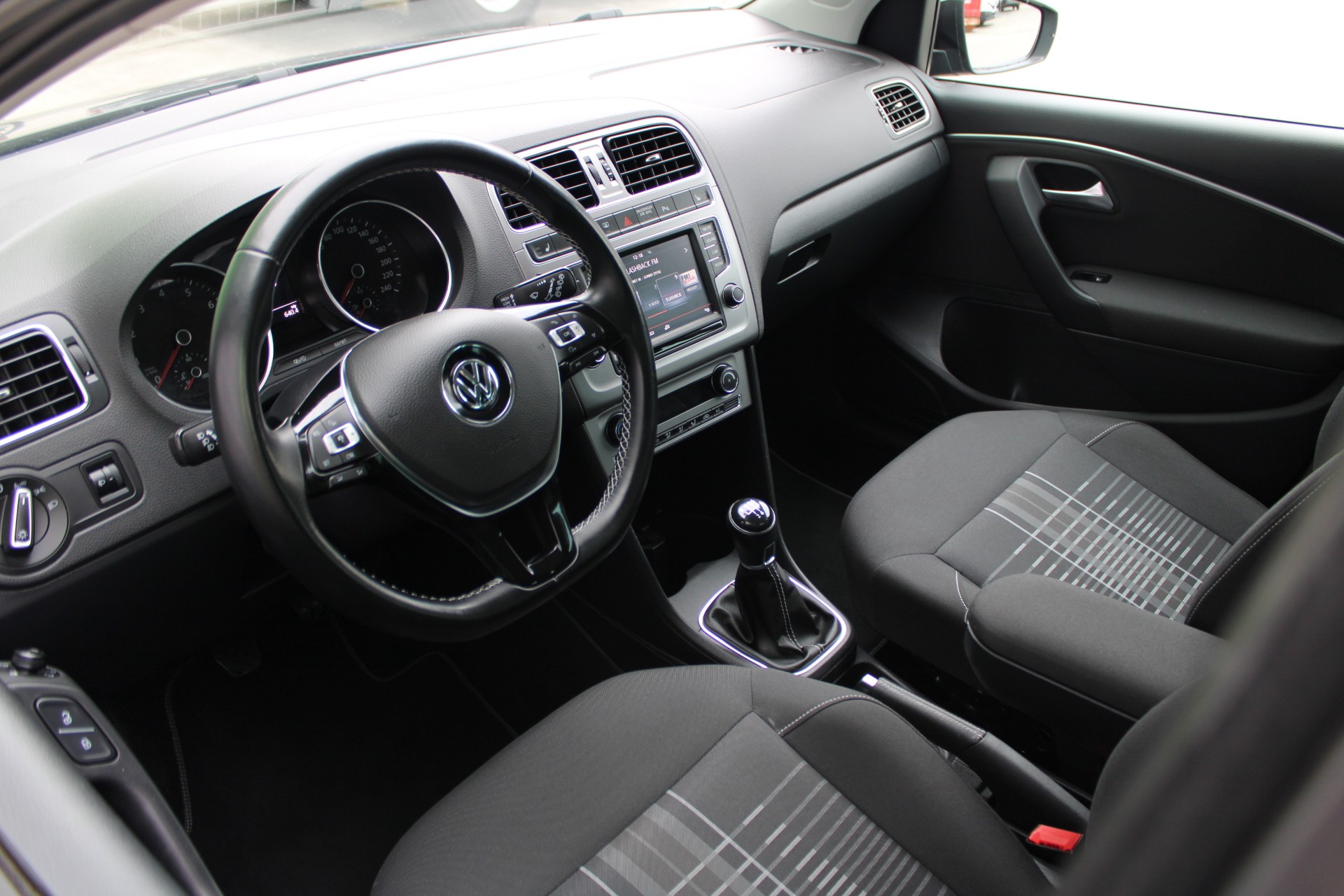VW Polo 1.2 TSI BMT Lounge-image-4