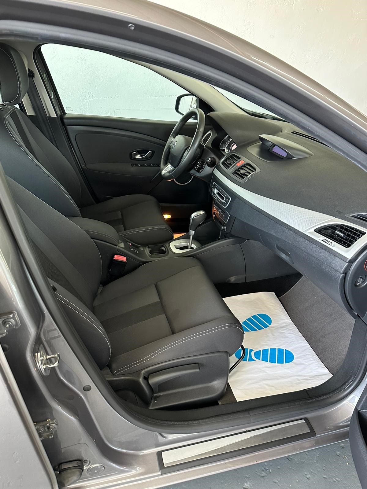 RENAULT Mégane 2.0 16V Dynamique CVT-image-15
