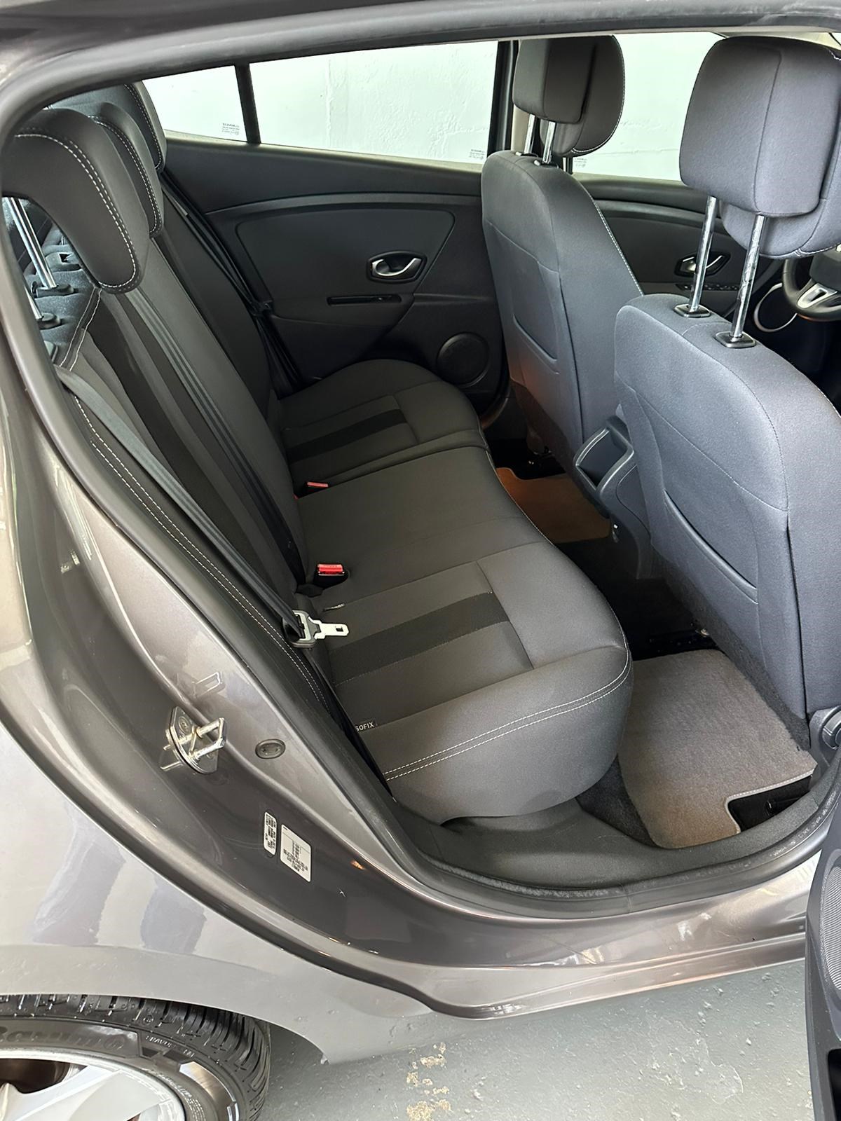RENAULT Mégane 2.0 16V Dynamique CVT-image-17