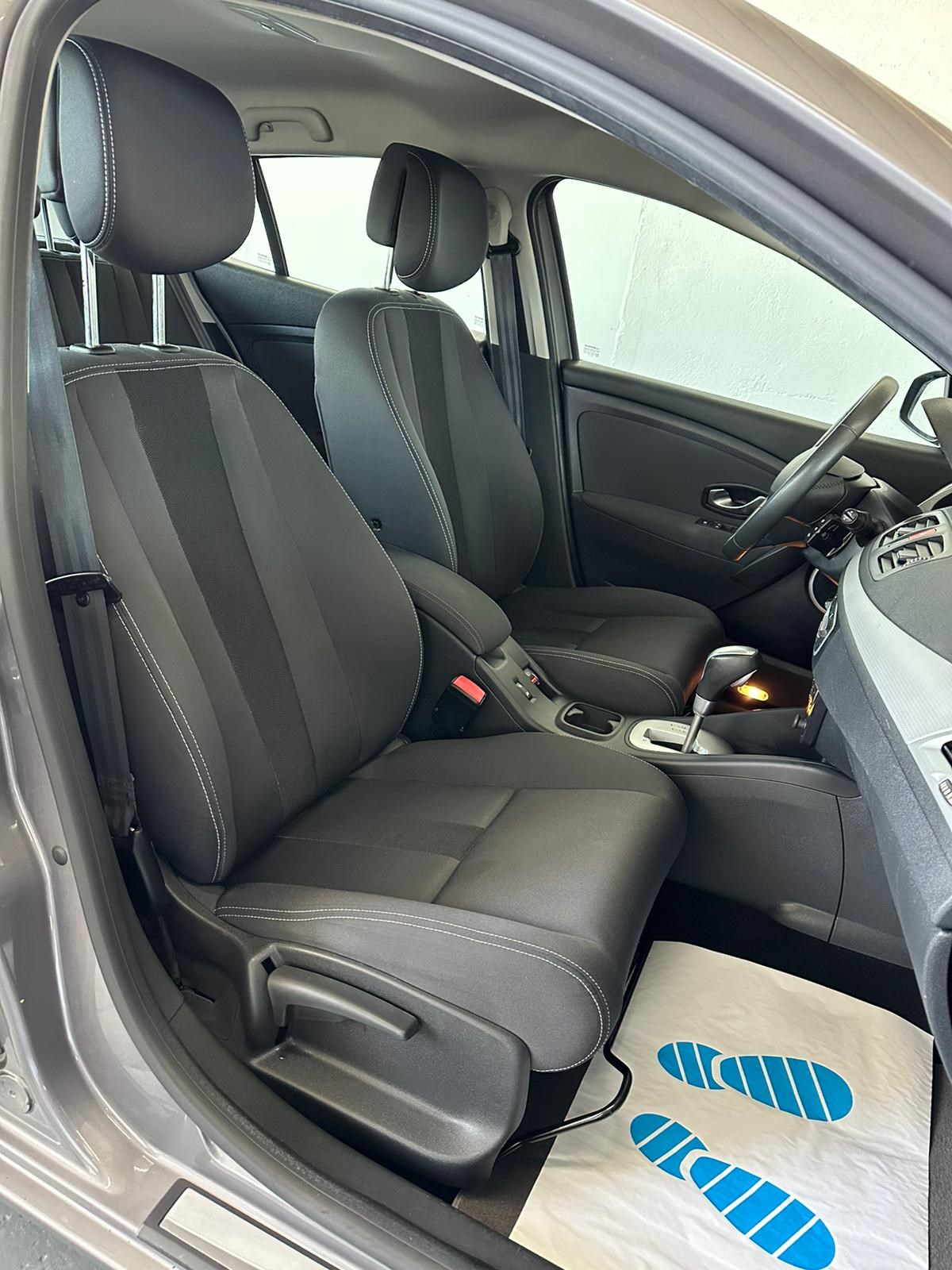 RENAULT Mégane 2.0 16V Dynamique CVT-image-16