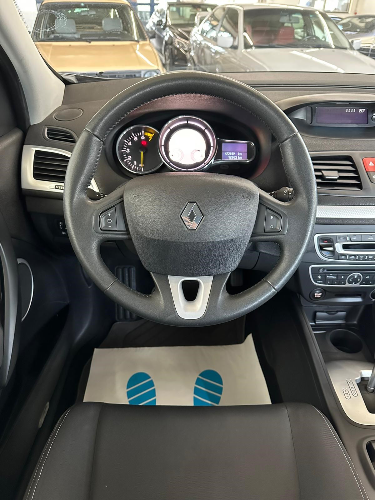 RENAULT Mégane 2.0 16V Dynamique CVT-image-14