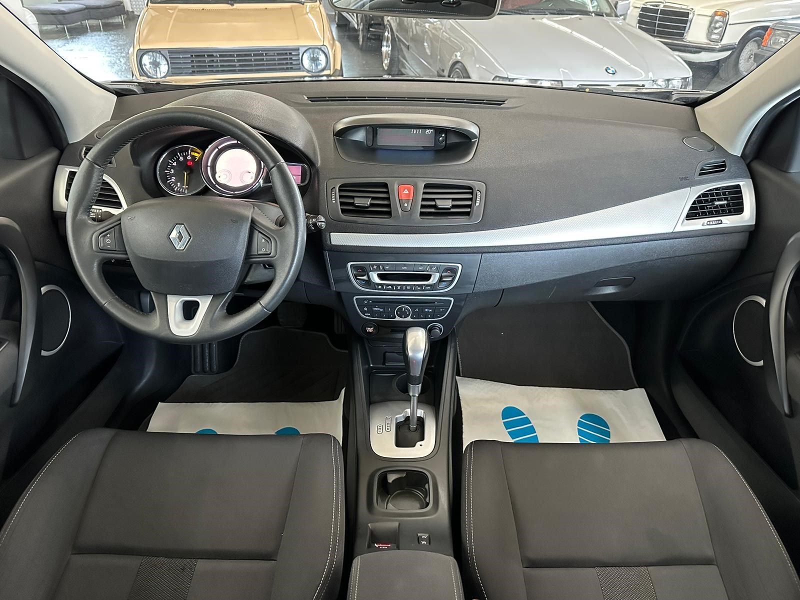 RENAULT Mégane 2.0 16V Dynamique CVT-image-12