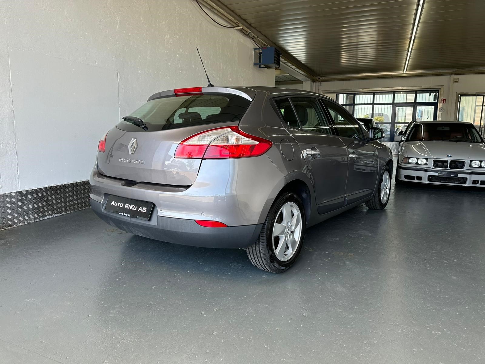 RENAULT Mégane 2.0 16V Dynamique CVT-image-7