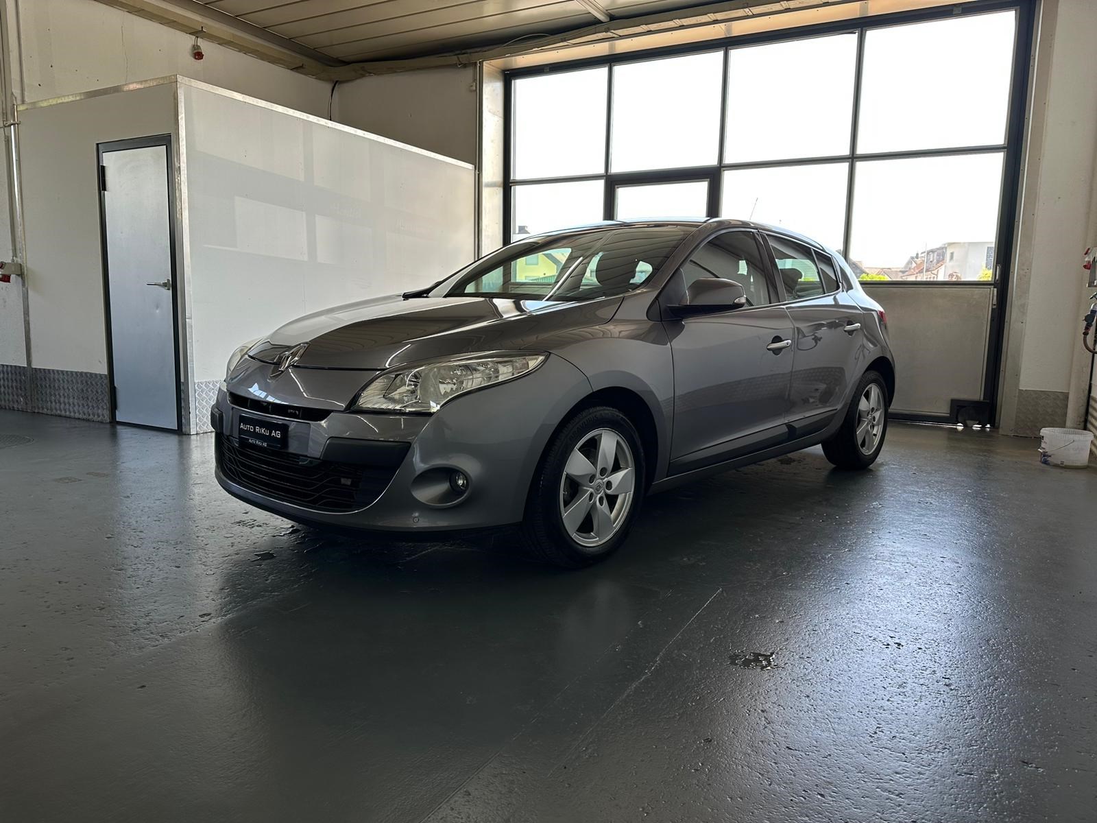 RENAULT Mégane 2.0 16V Dynamique CVT-image-4