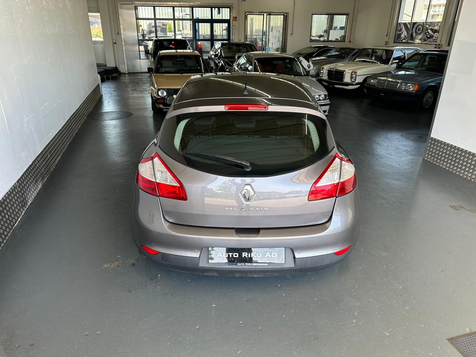 RENAULT Mégane 2.0 16V Dynamique CVT-image-8