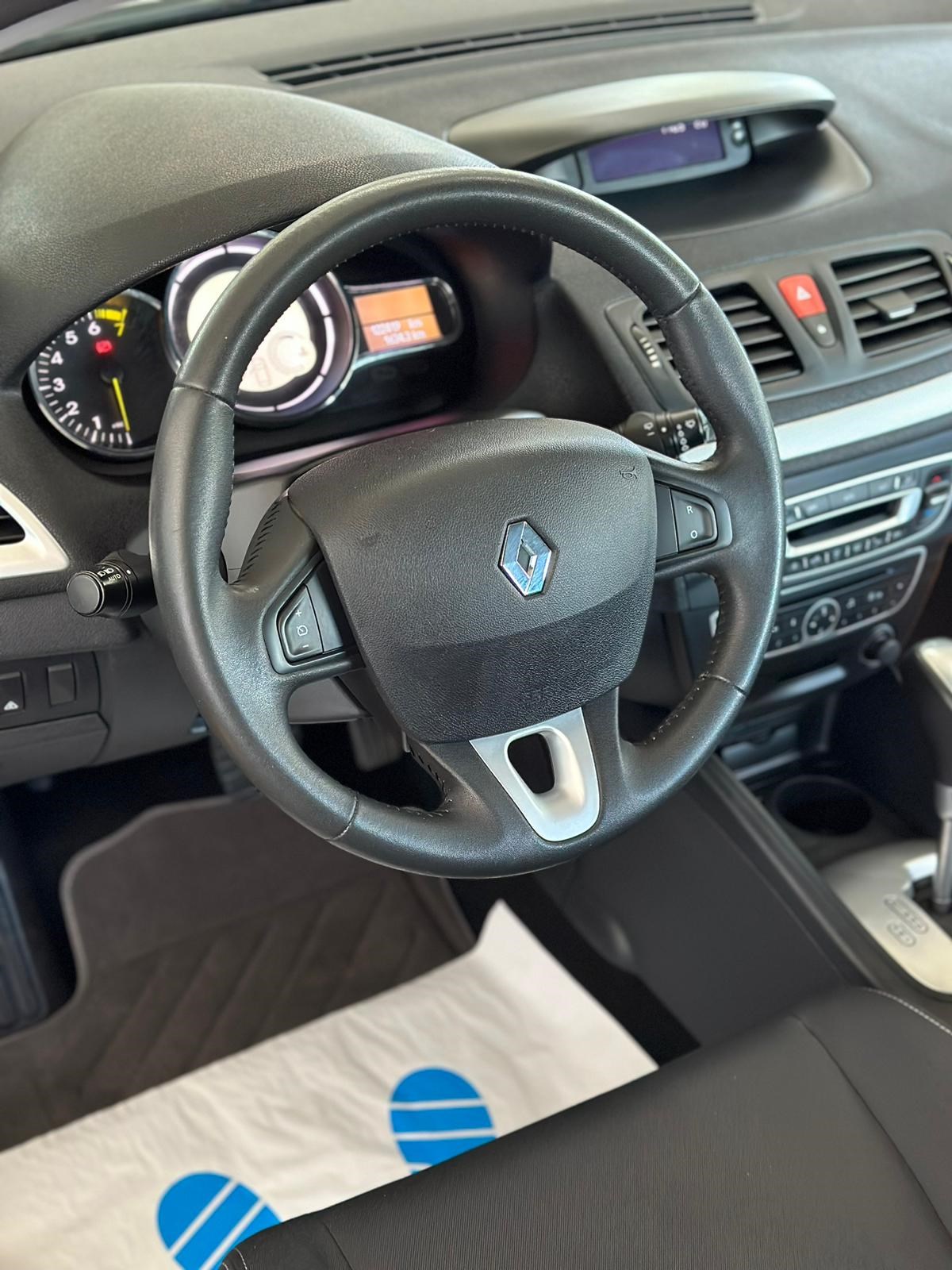 RENAULT Mégane 2.0 16V Dynamique CVT-image-9