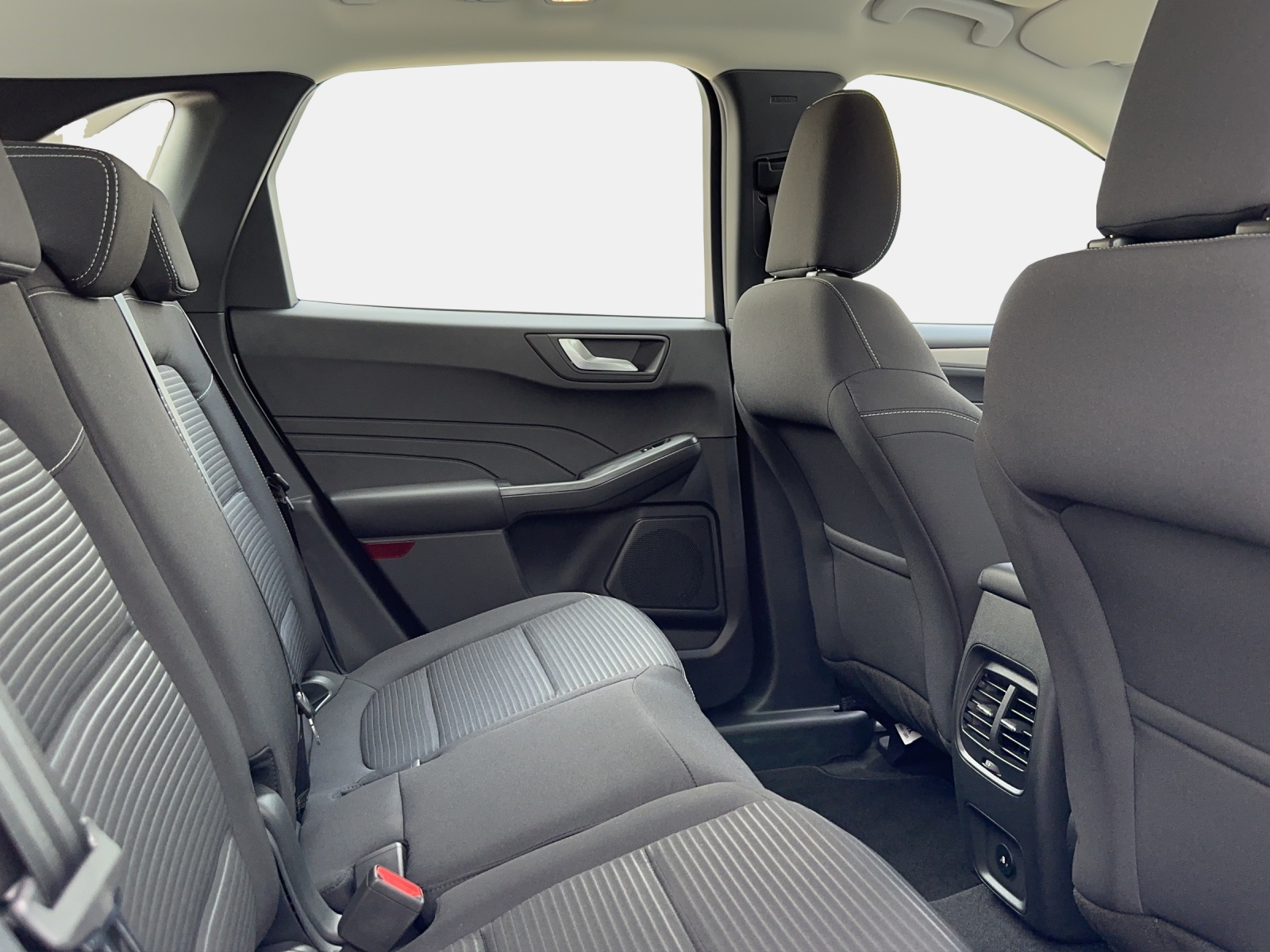 FORD Kuga 2.5 FHEV Titanium 4WD-image-8