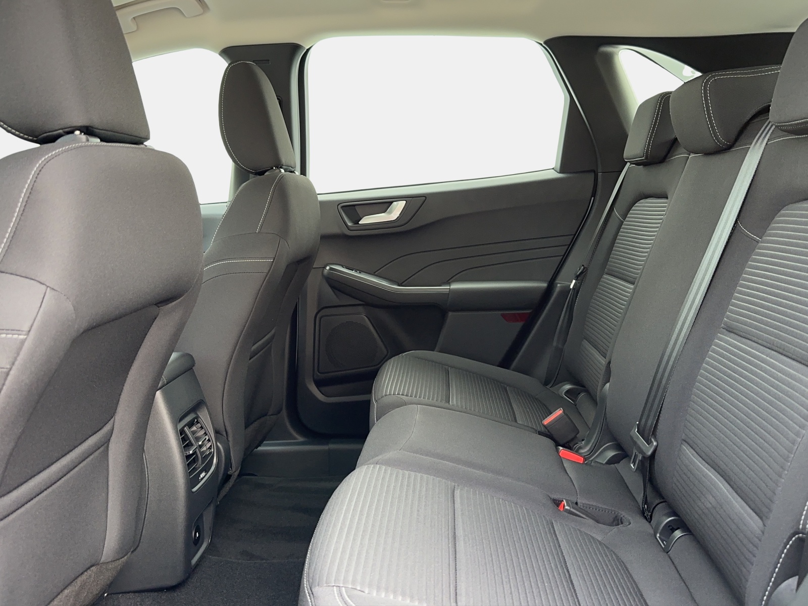 FORD Kuga 2.5 FHEV Titanium 4WD-image-9