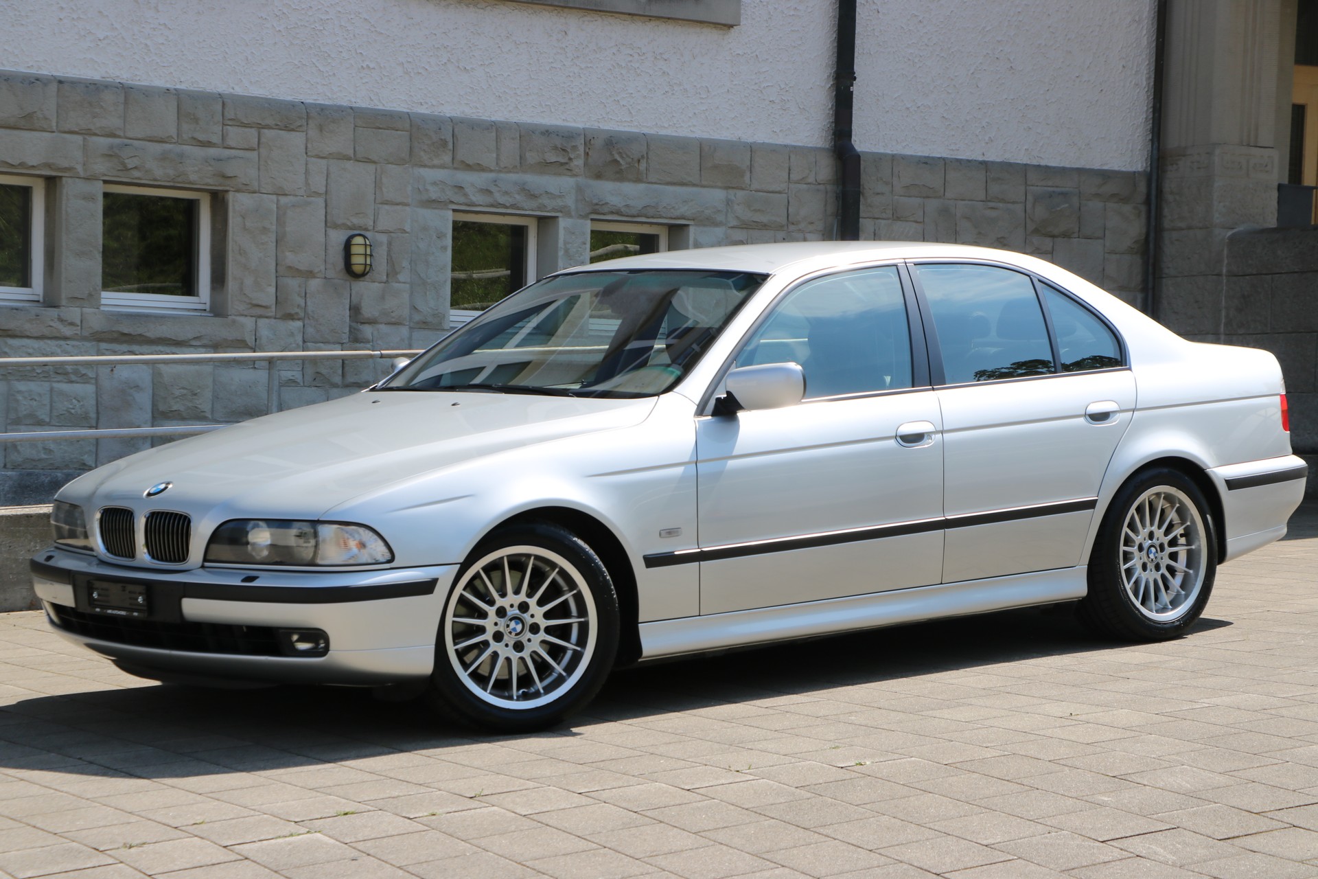 BMW 540i-image-0