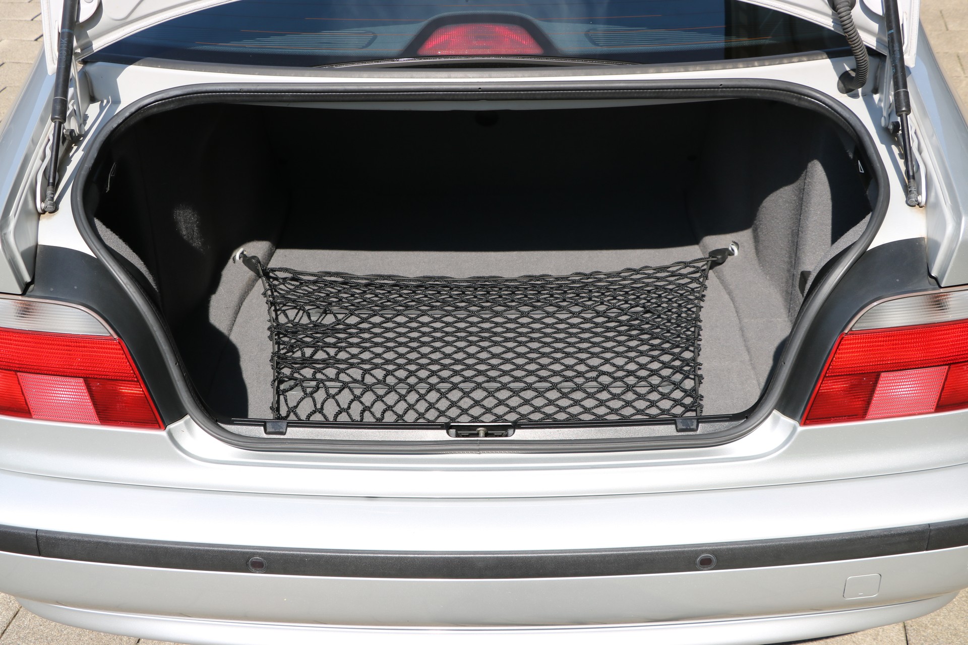BMW 540i-image-14