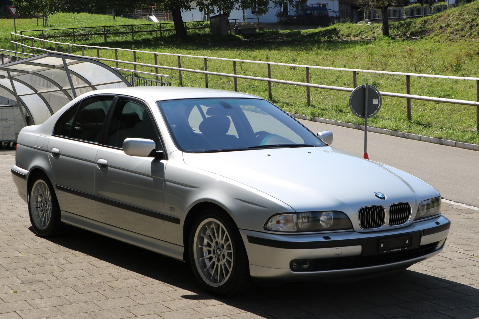 BMW 540i-image-1