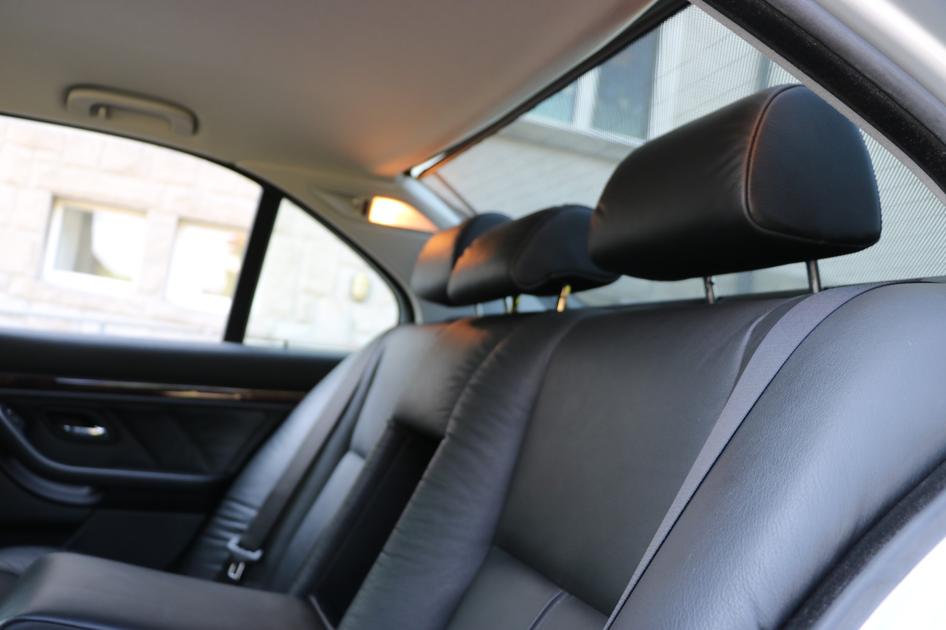 BMW 540i-image-11