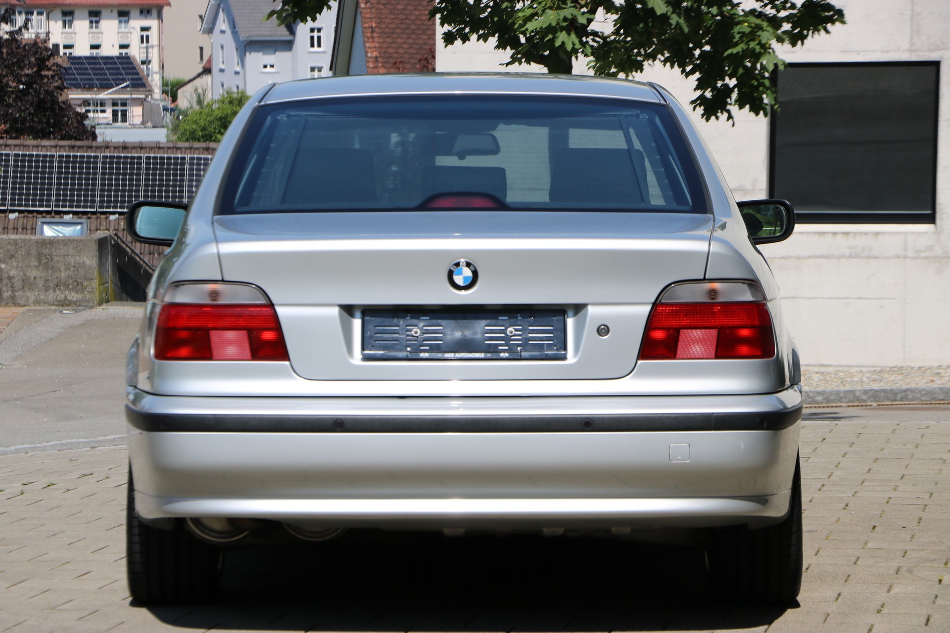 BMW 540i-image-8