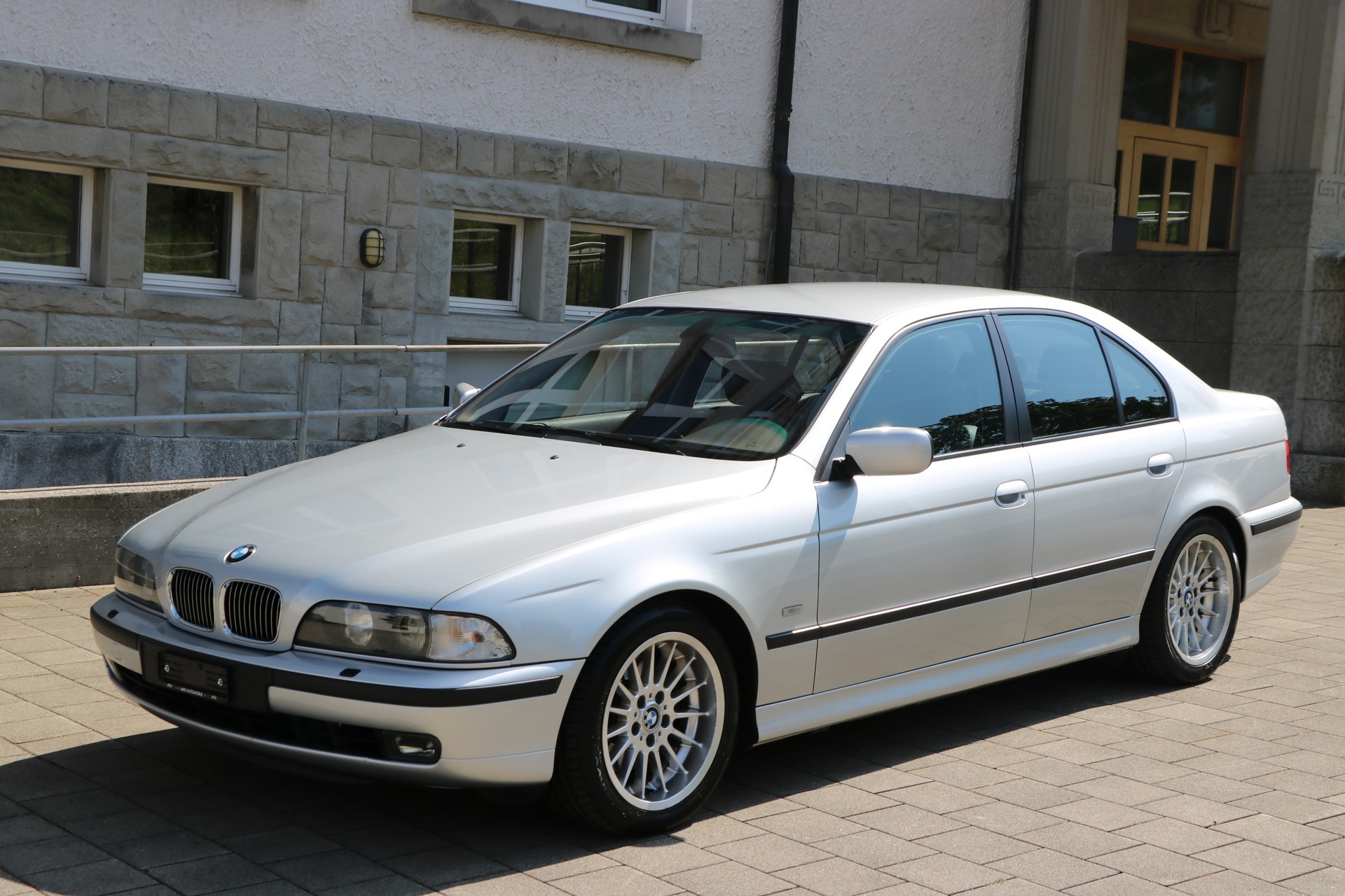 BMW 540i-image-2