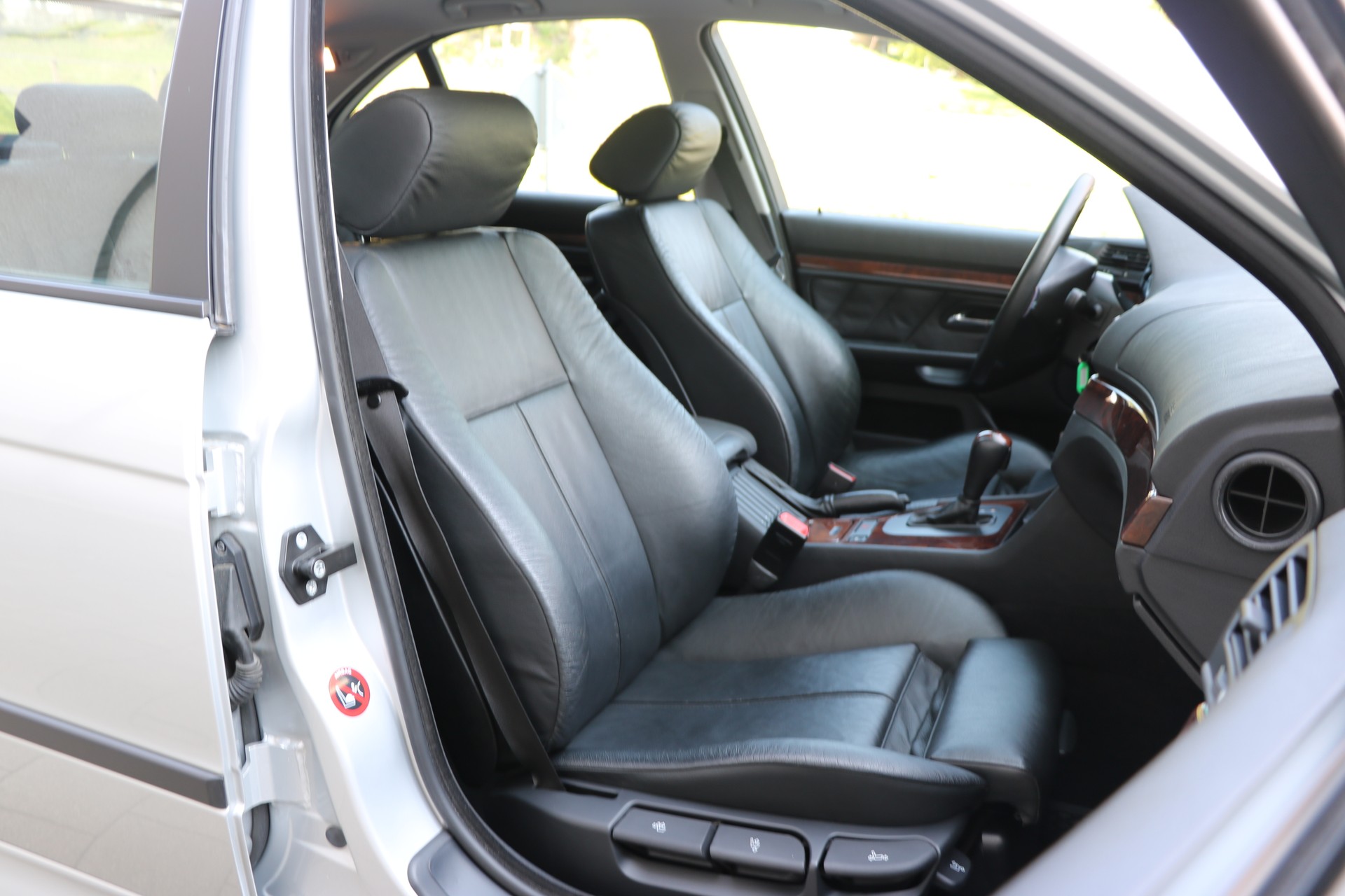 BMW 540i-image-9