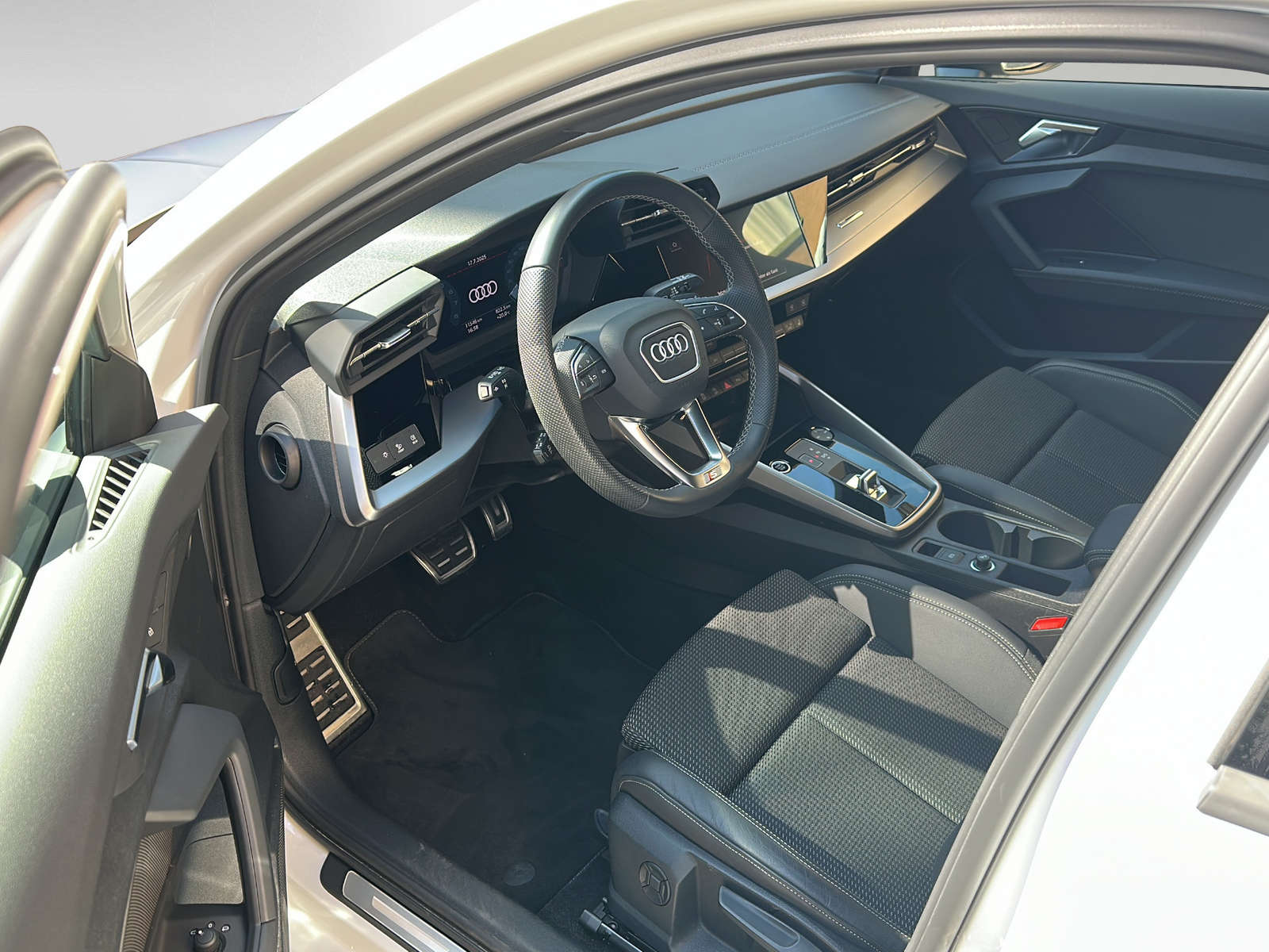 AUDI A3 Sportback 35 TFSI advanced Attraction S-tronic-image-2