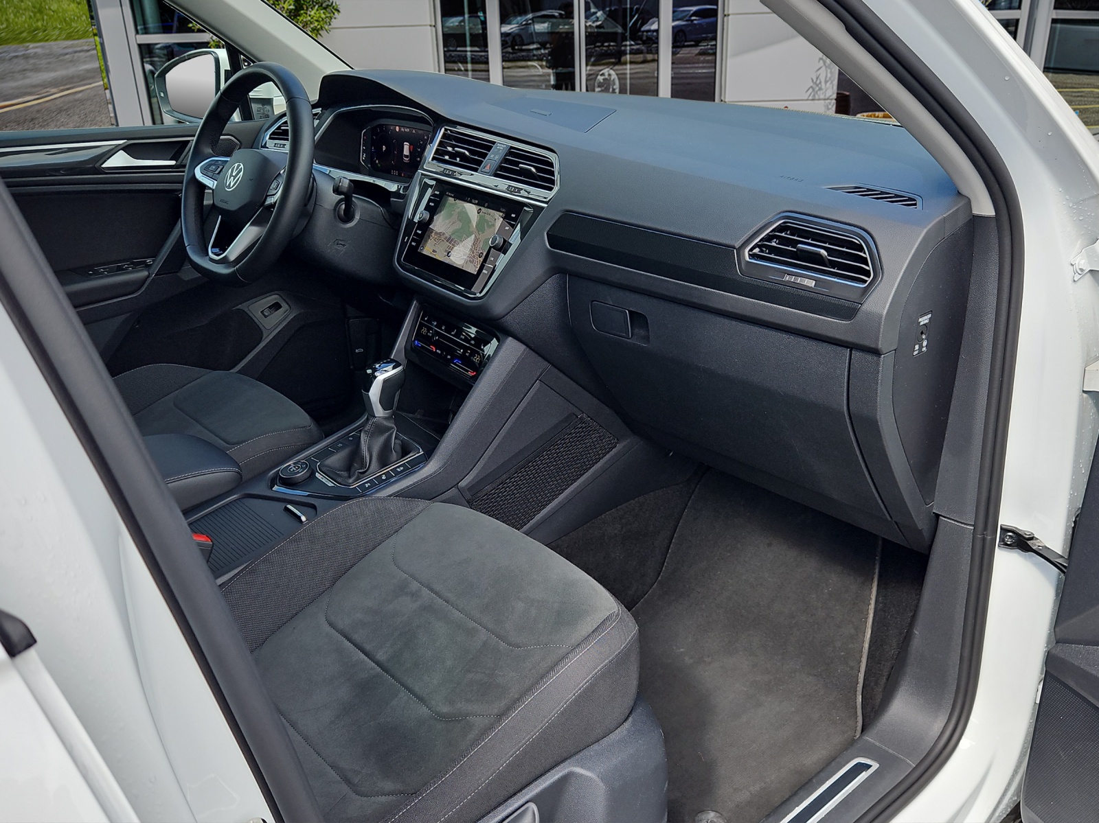 VW Tiguan 2.0TSI Elegance 4Motion DSG-image-17