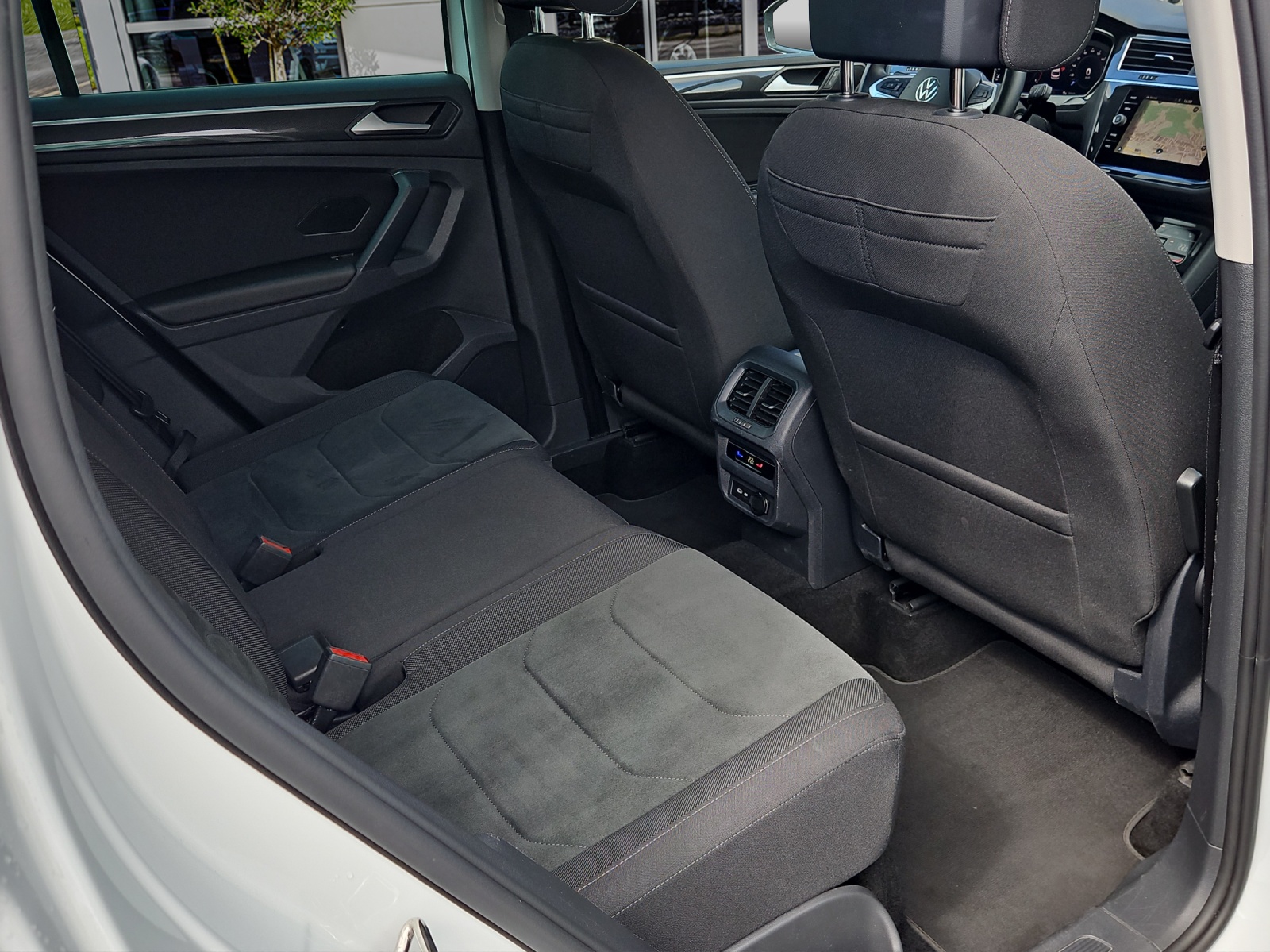VW Tiguan 2.0TSI Elegance 4Motion DSG-image-19