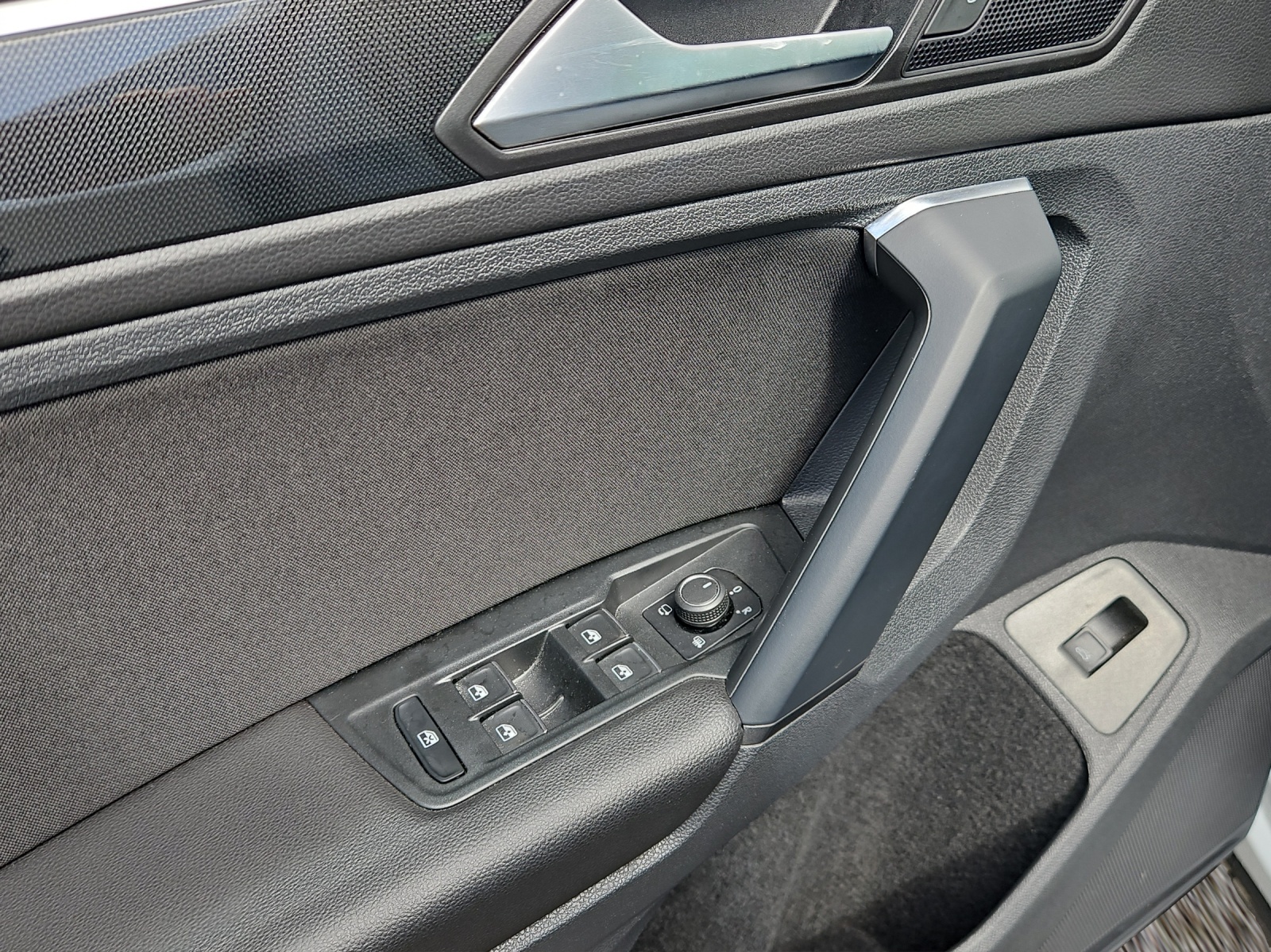 VW Tiguan 2.0TSI Elegance 4Motion DSG-image-10