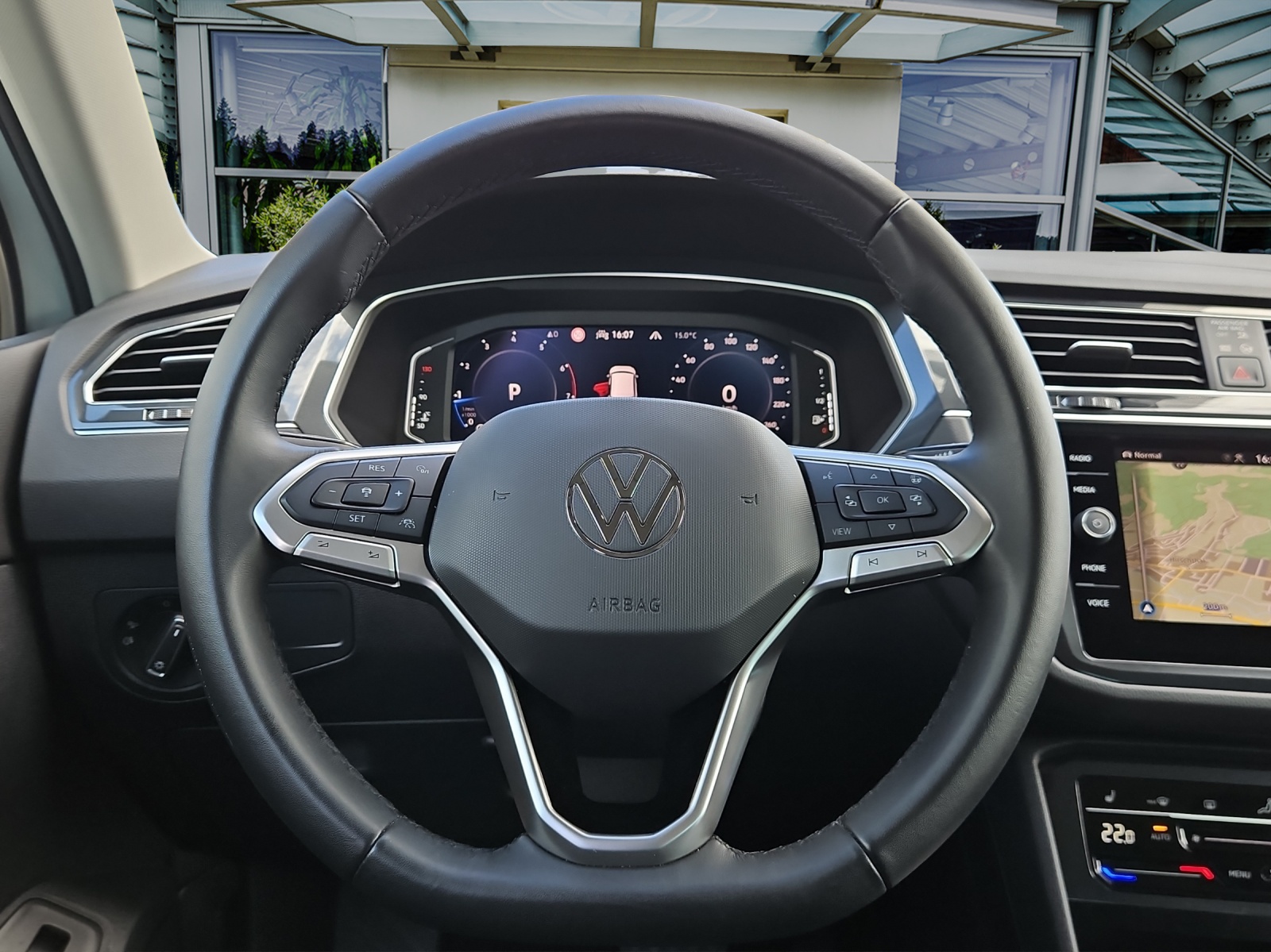 VW Tiguan 2.0TSI Elegance 4Motion DSG-image-11