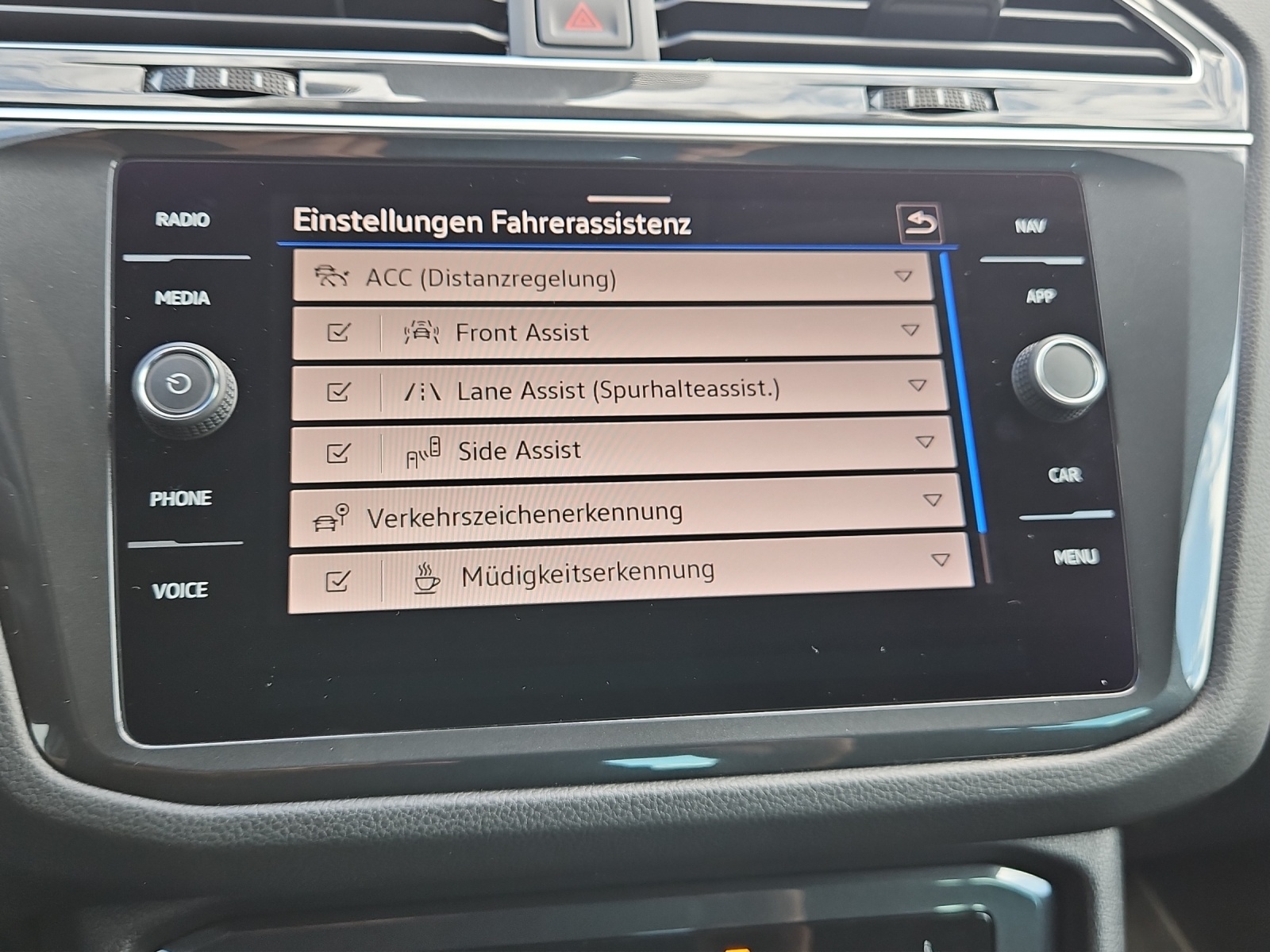 VW Tiguan 2.0TSI Elegance 4Motion DSG-image-15