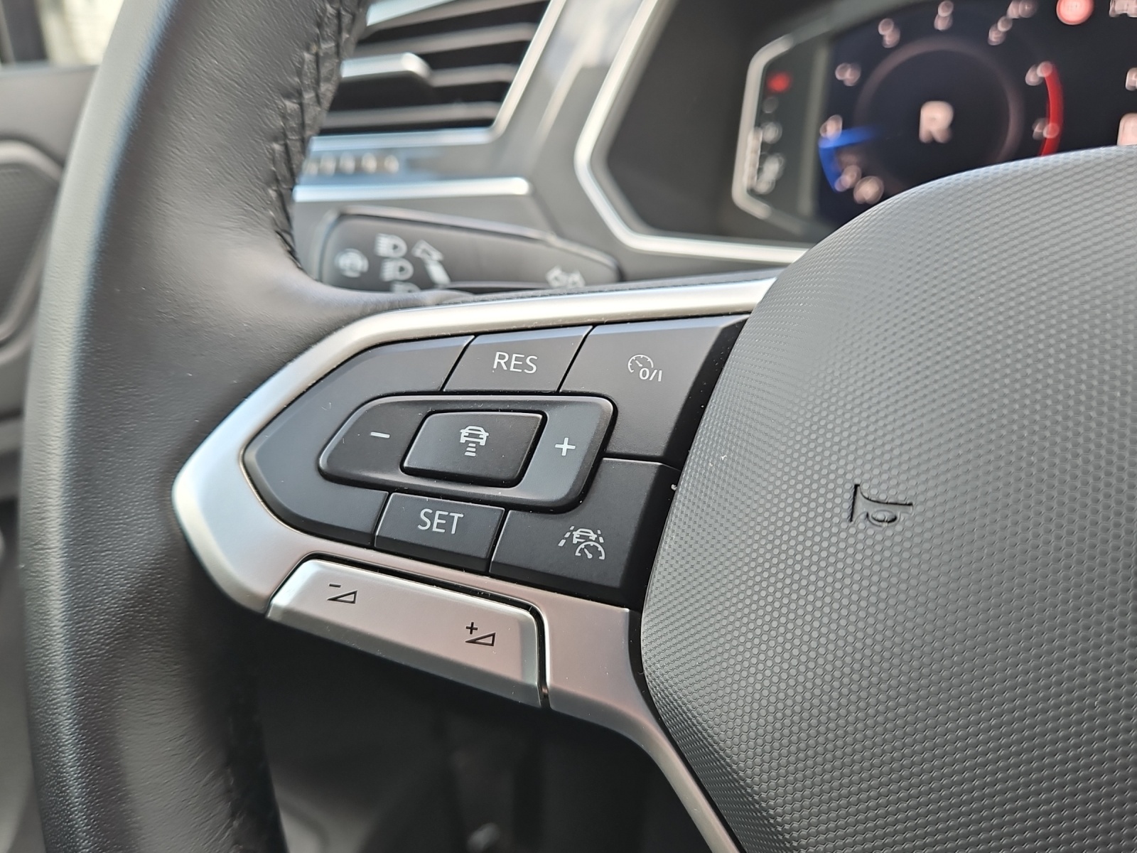 VW Tiguan 2.0TSI Elegance 4Motion DSG-image-22