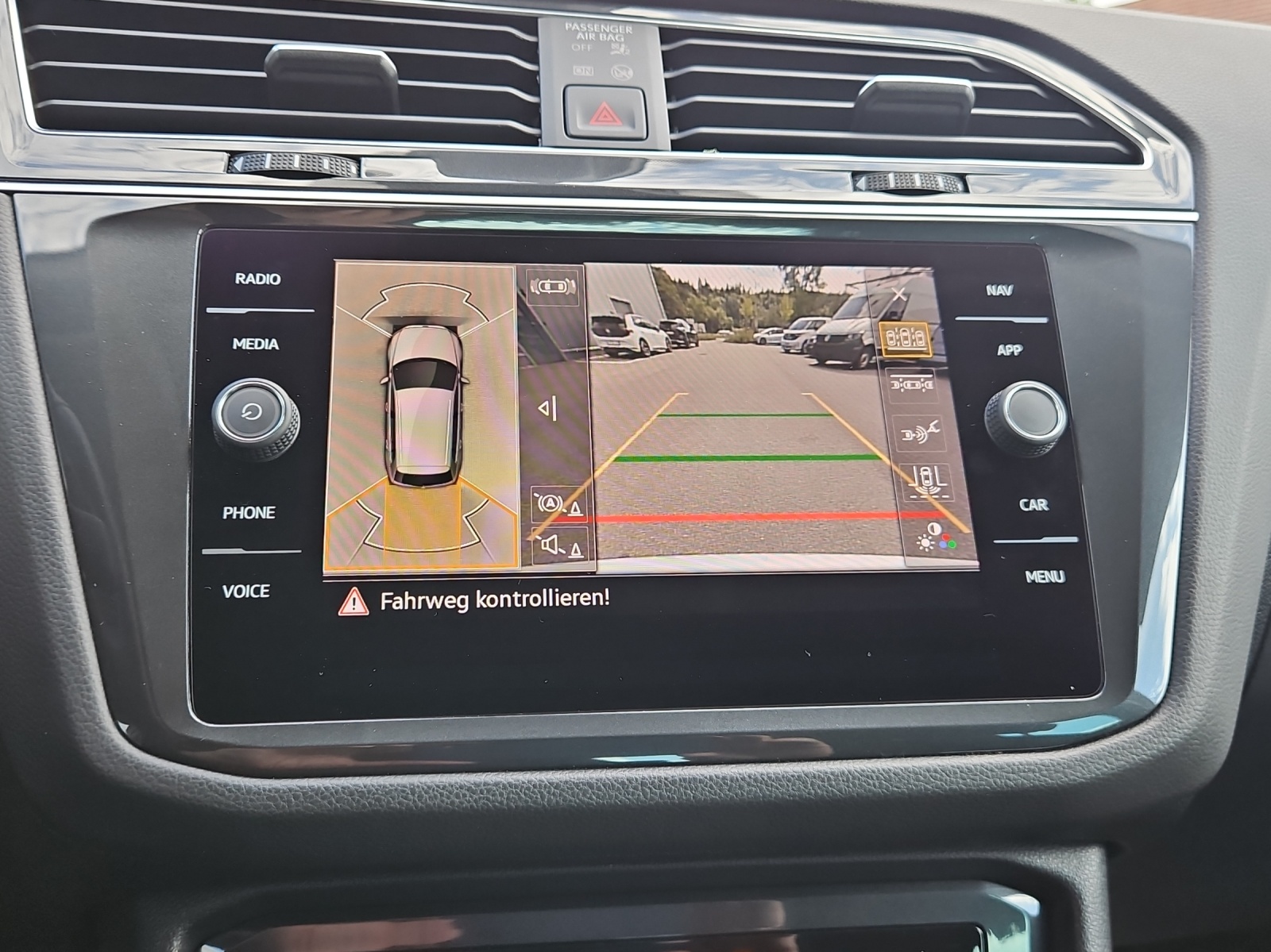 VW Tiguan 2.0TSI Elegance 4Motion DSG-image-16