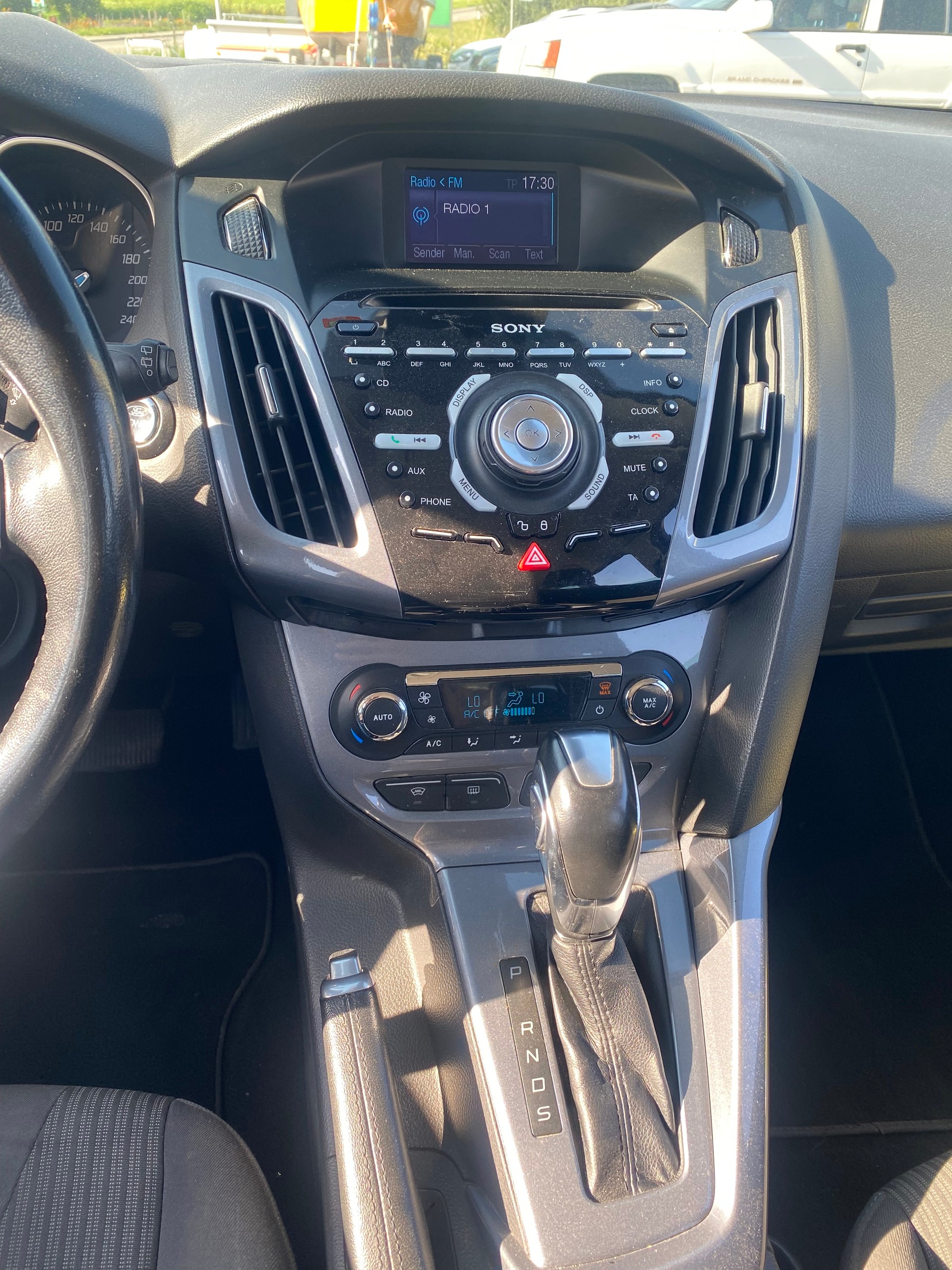 FORD Focus 2.0 TDCi Trend PowerShift-image-10