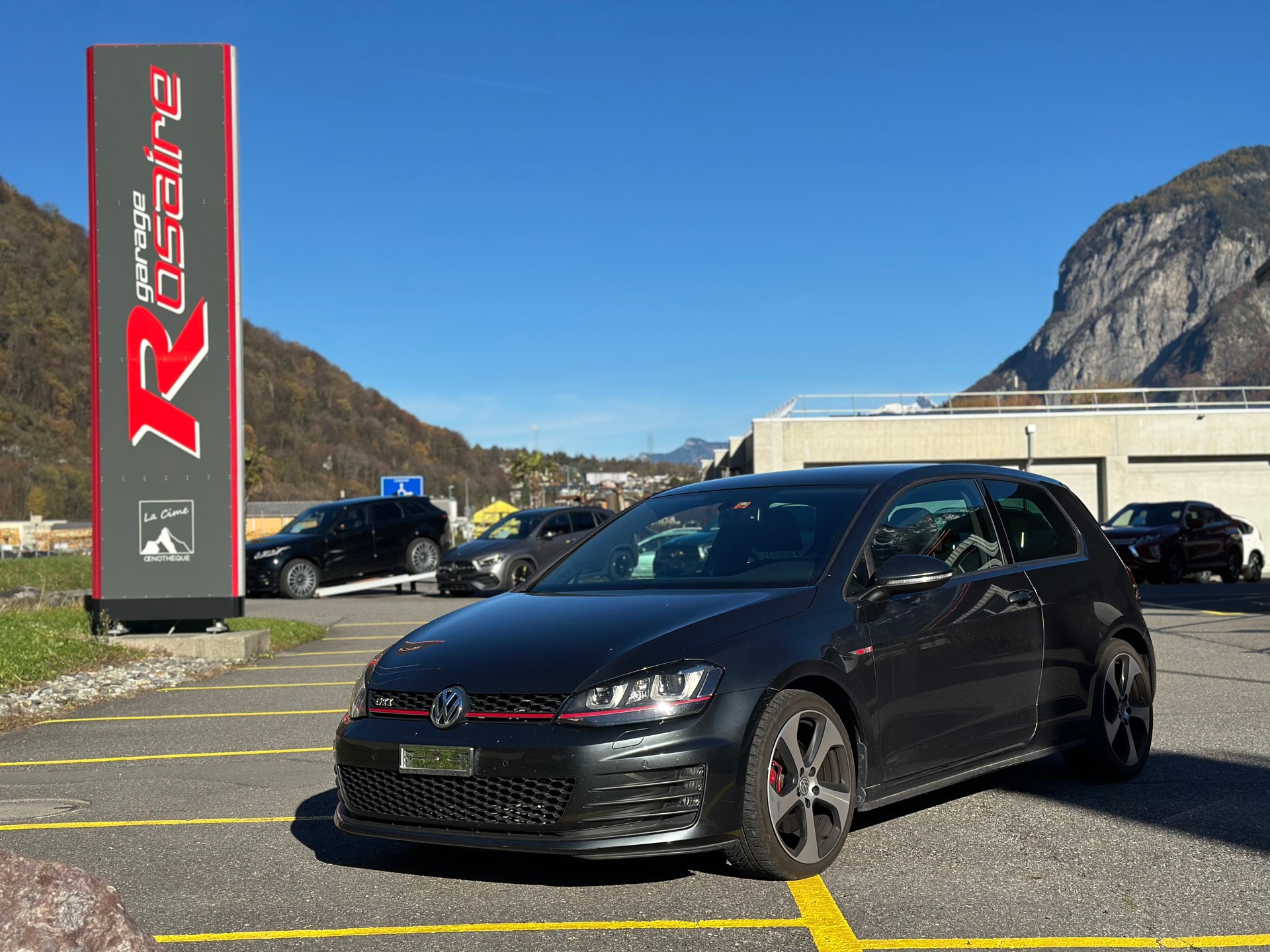 VW Golf 2.0 TSI GTI-image-1