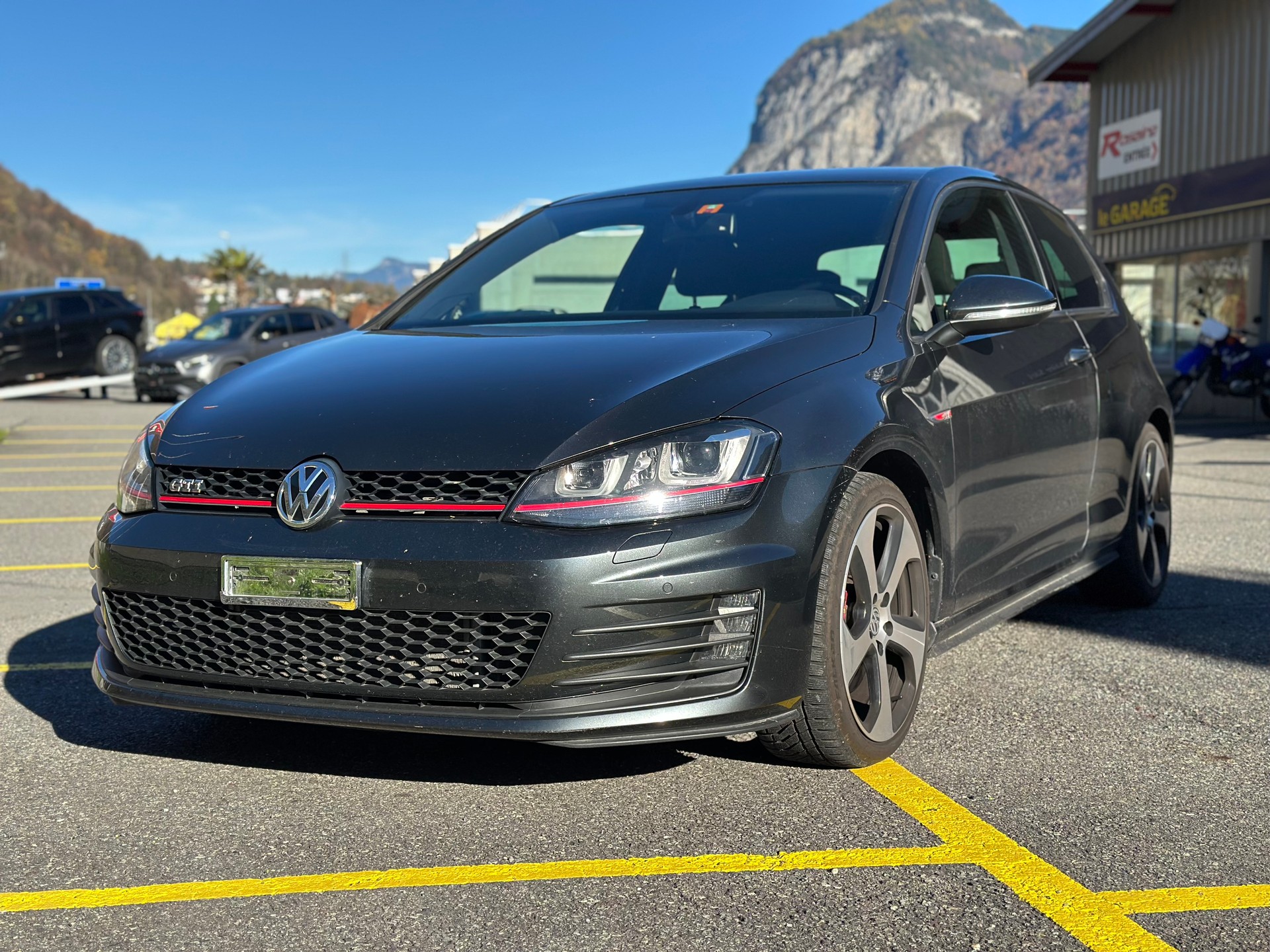 VW Golf 2.0 TSI GTI-image-2