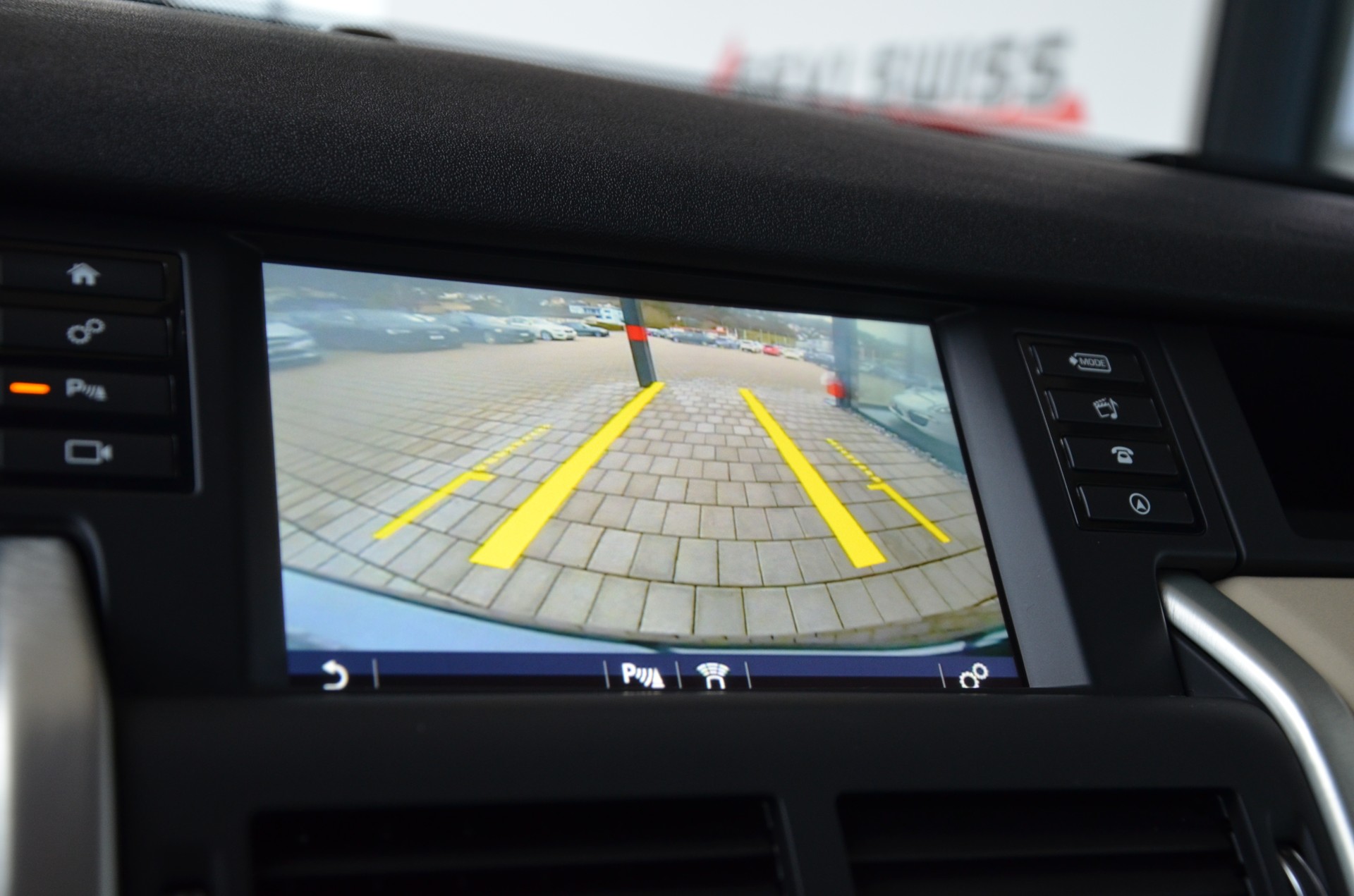 LAND ROVER Discovery Sport 2.0 TD4 HSE AT9*7 Plätzer,Ab MFK,1 Jahr oder 20'000km Garantie*-image-18