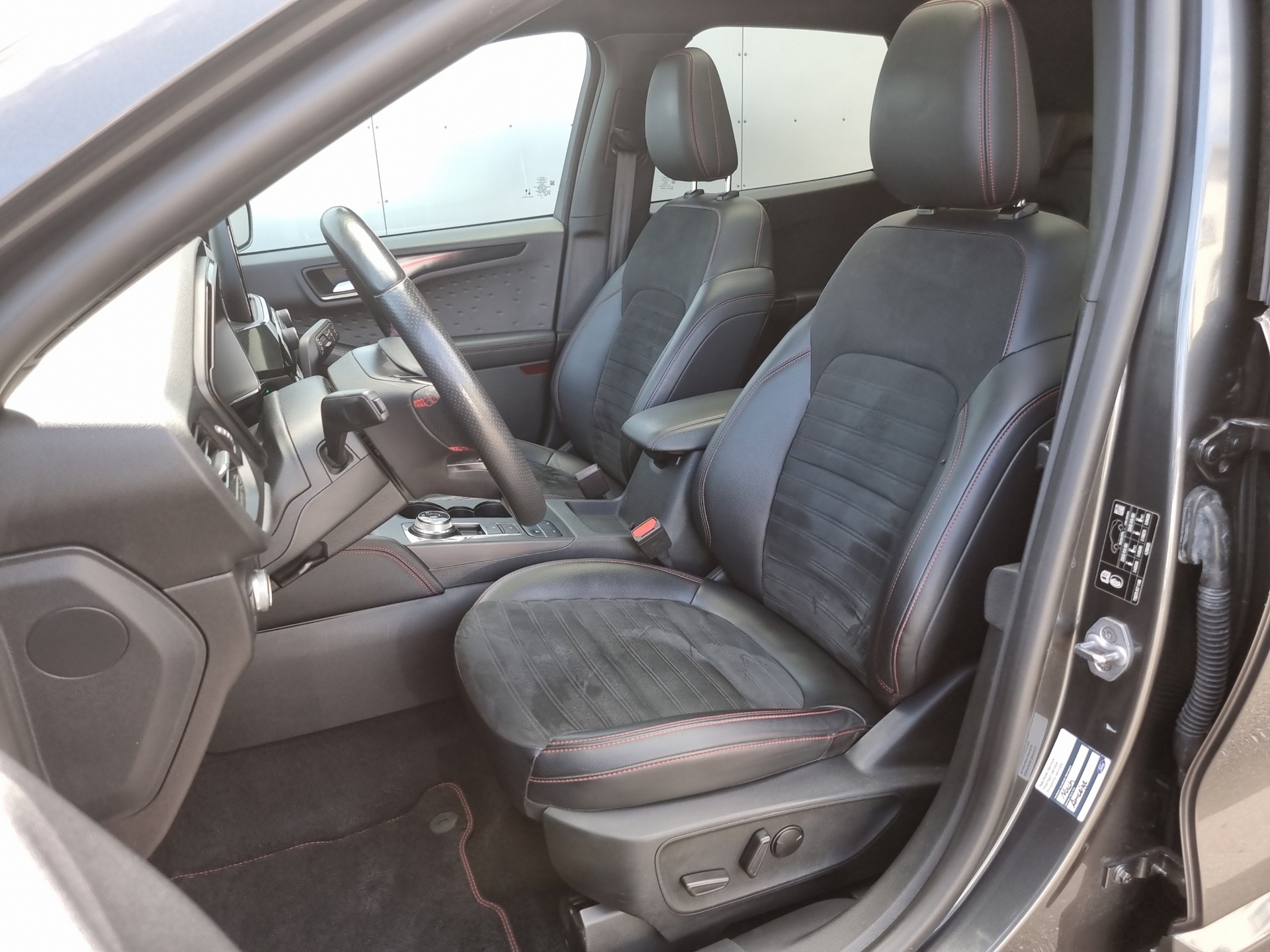 FORD Kuga 2.5 Plug-in Hybrid ST-Line X-image-11