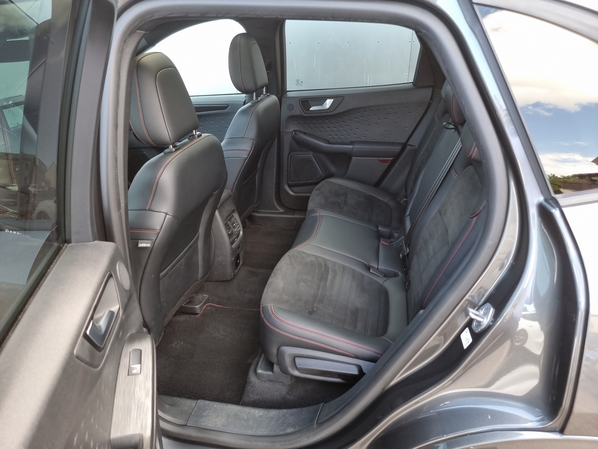 FORD Kuga 2.5 Plug-in Hybrid ST-Line X-image-13