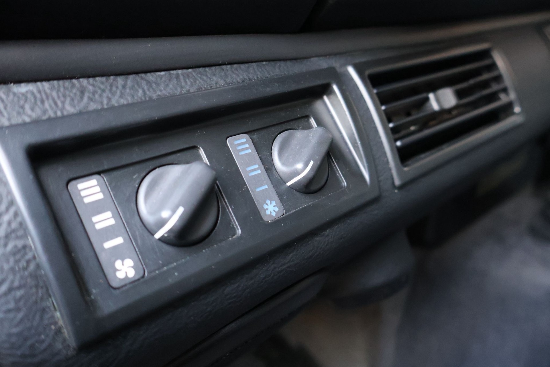 LAND ROVER Defender 110 CSW 2.5 Td5-image-12