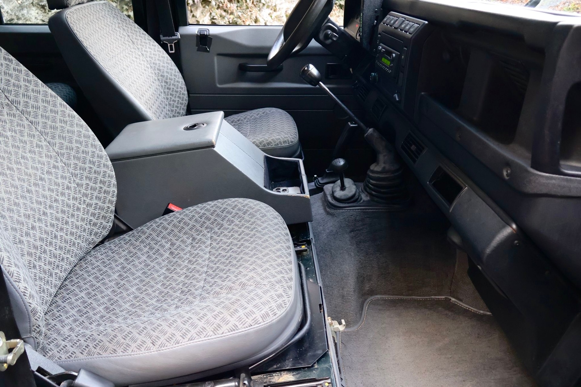LAND ROVER Defender 110 CSW 2.5 Td5-image-7