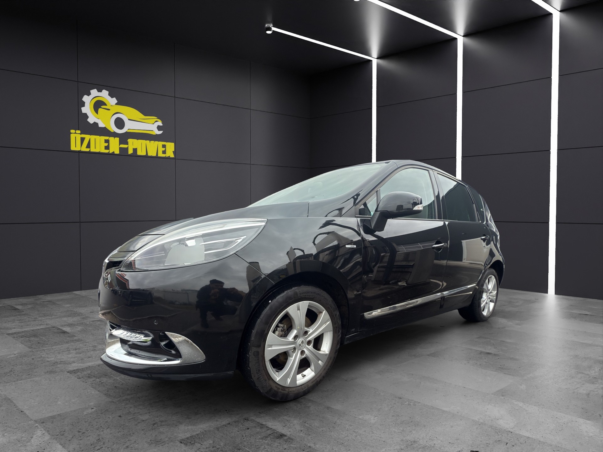 RENAULT EDC / Rückfahrkamera // Bose