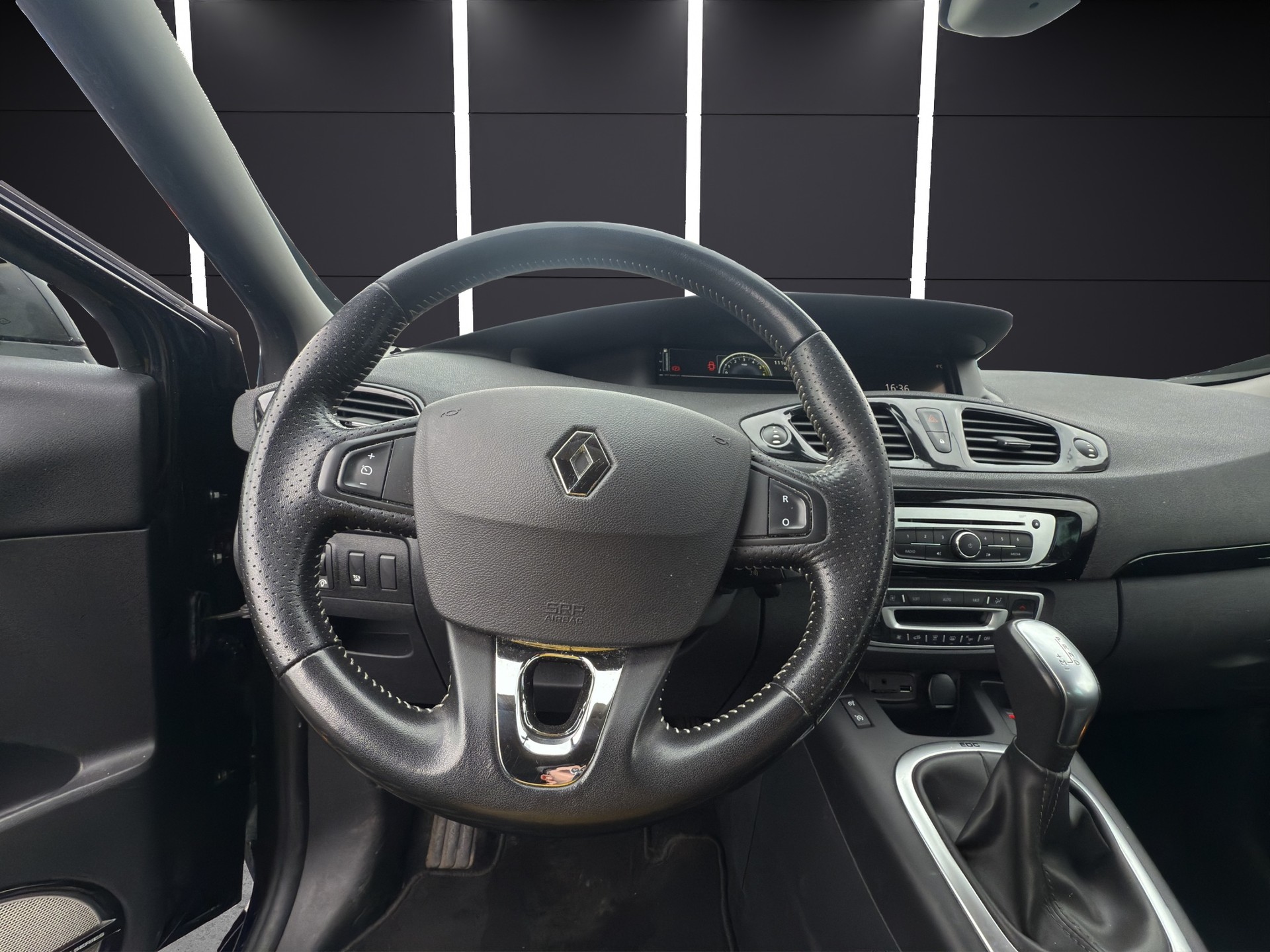 RENAULT EDC / Rückfahrkamera // Bose-image-13