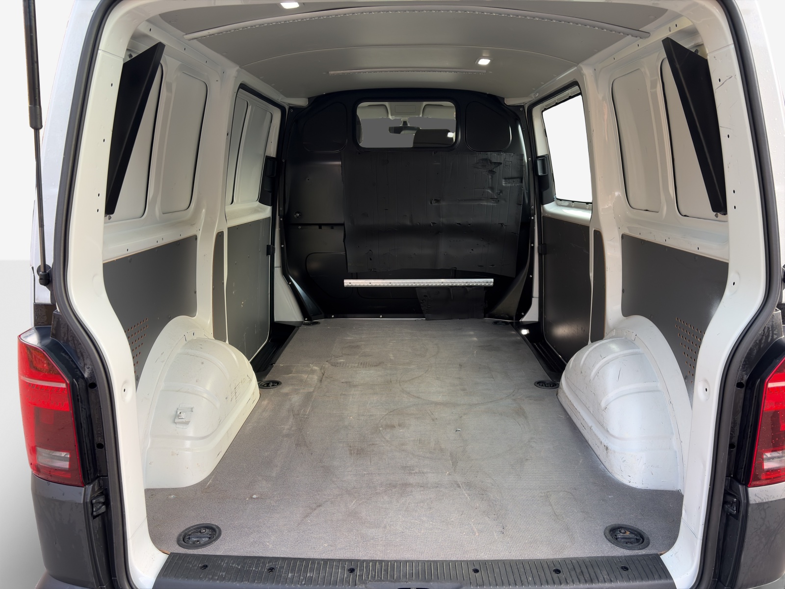 VW T6.1 2.0 TDI 4Motion-image-12