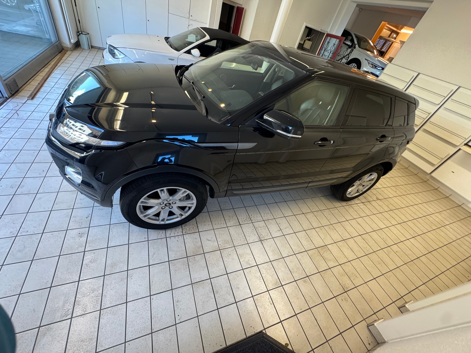 LAND ROVER Range Rover Evoque 2.2 TD4 Dynamic-image-1