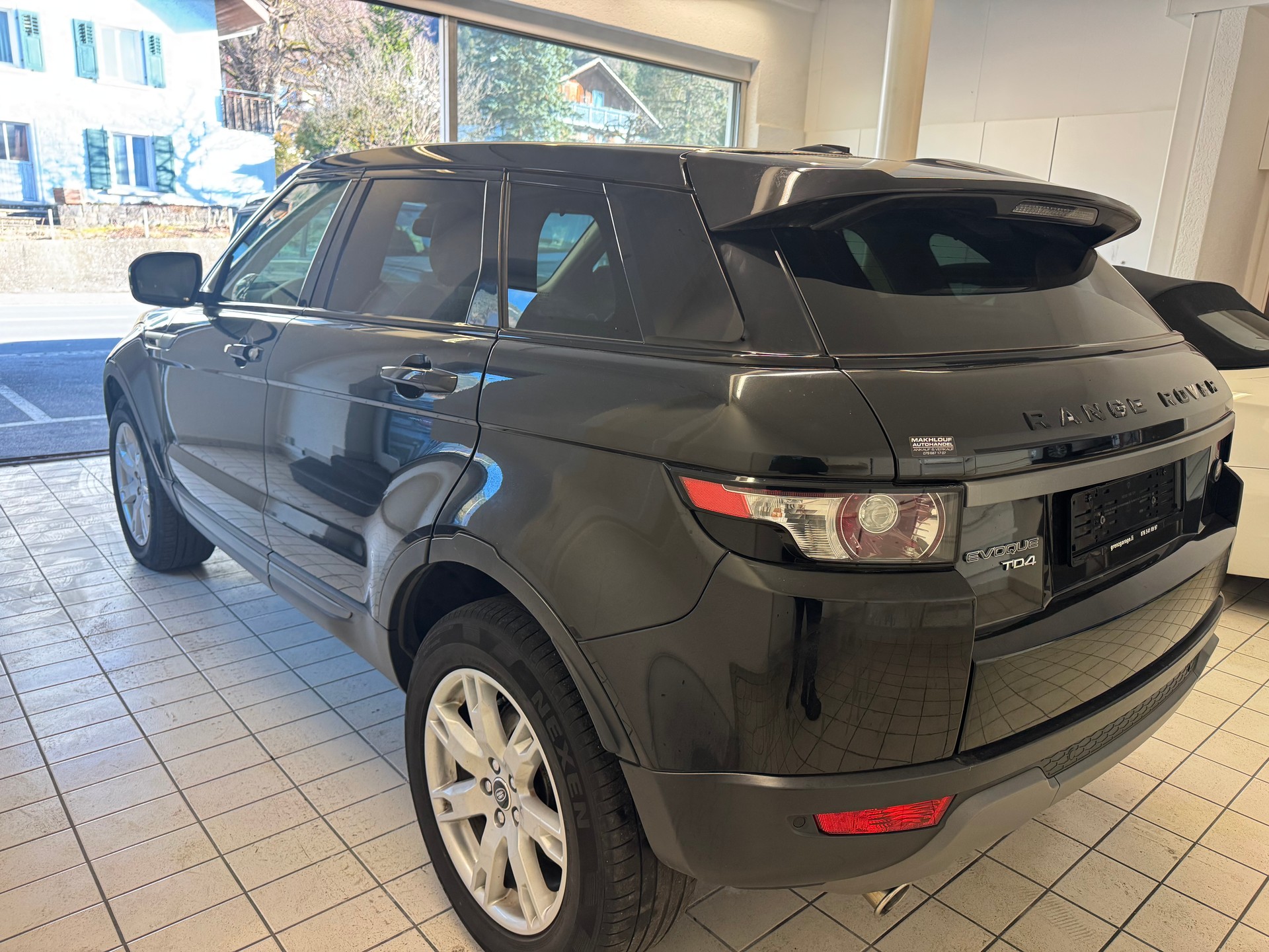 LAND ROVER Range Rover Evoque 2.2 TD4 Dynamic-image-5